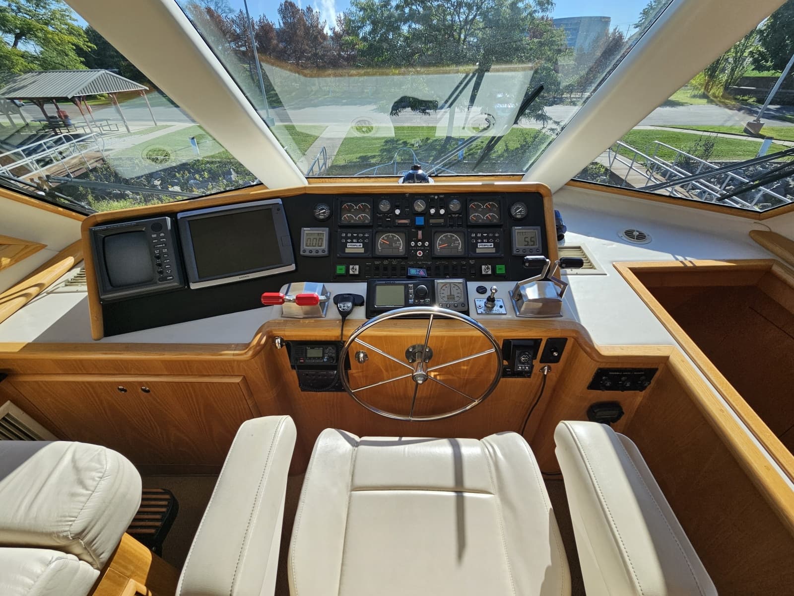 1991 Hatteras 70 Cockpit Motor Yacht - Photo 19