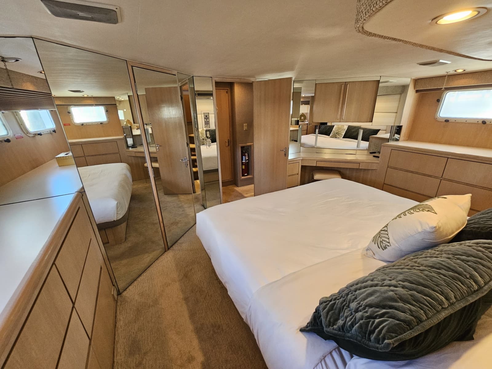 1991 Hatteras 70 Cockpit Motor Yacht - Photo 41