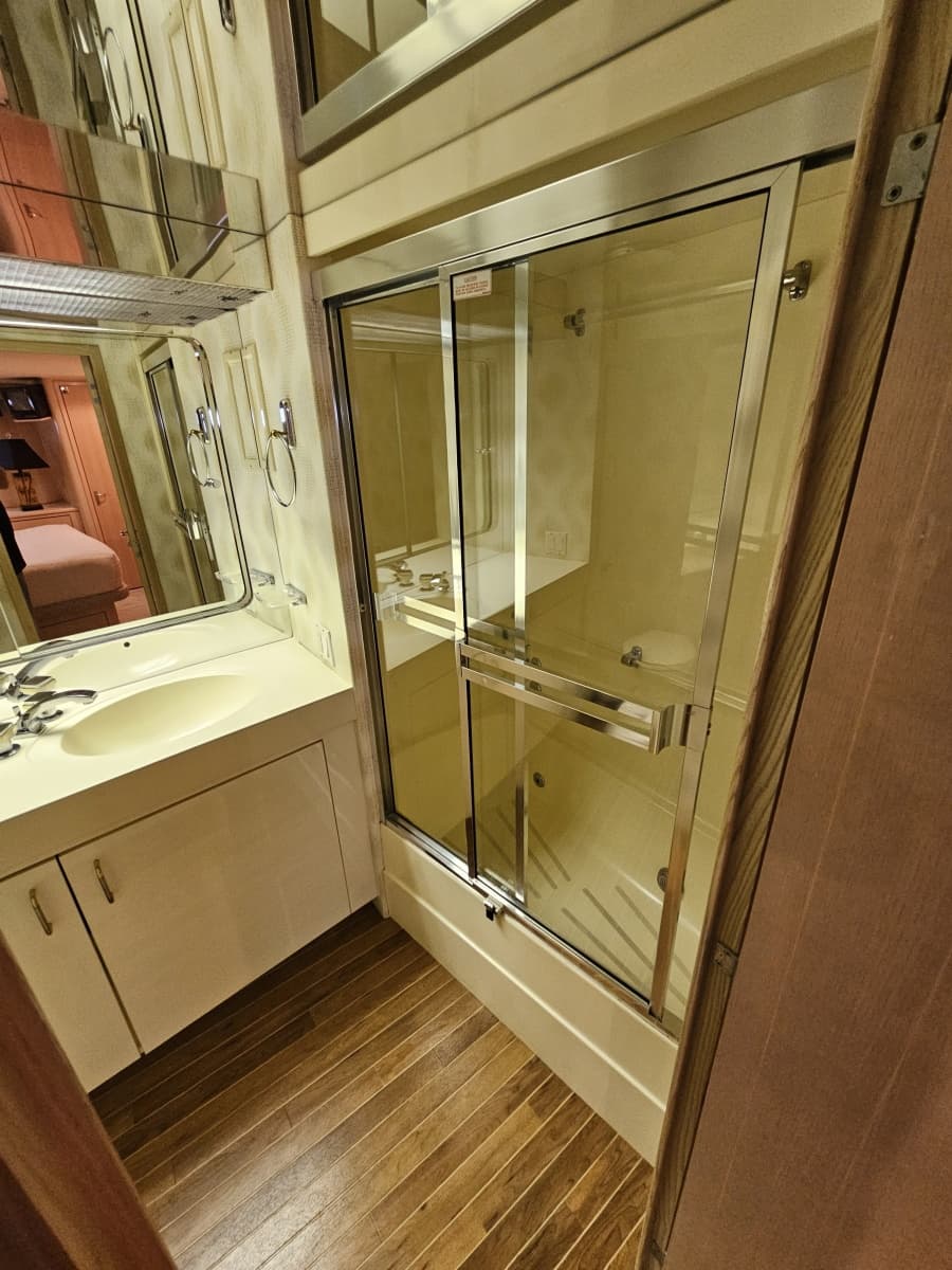 1991 Hatteras 70 Cockpit Motor Yacht - Photo 38