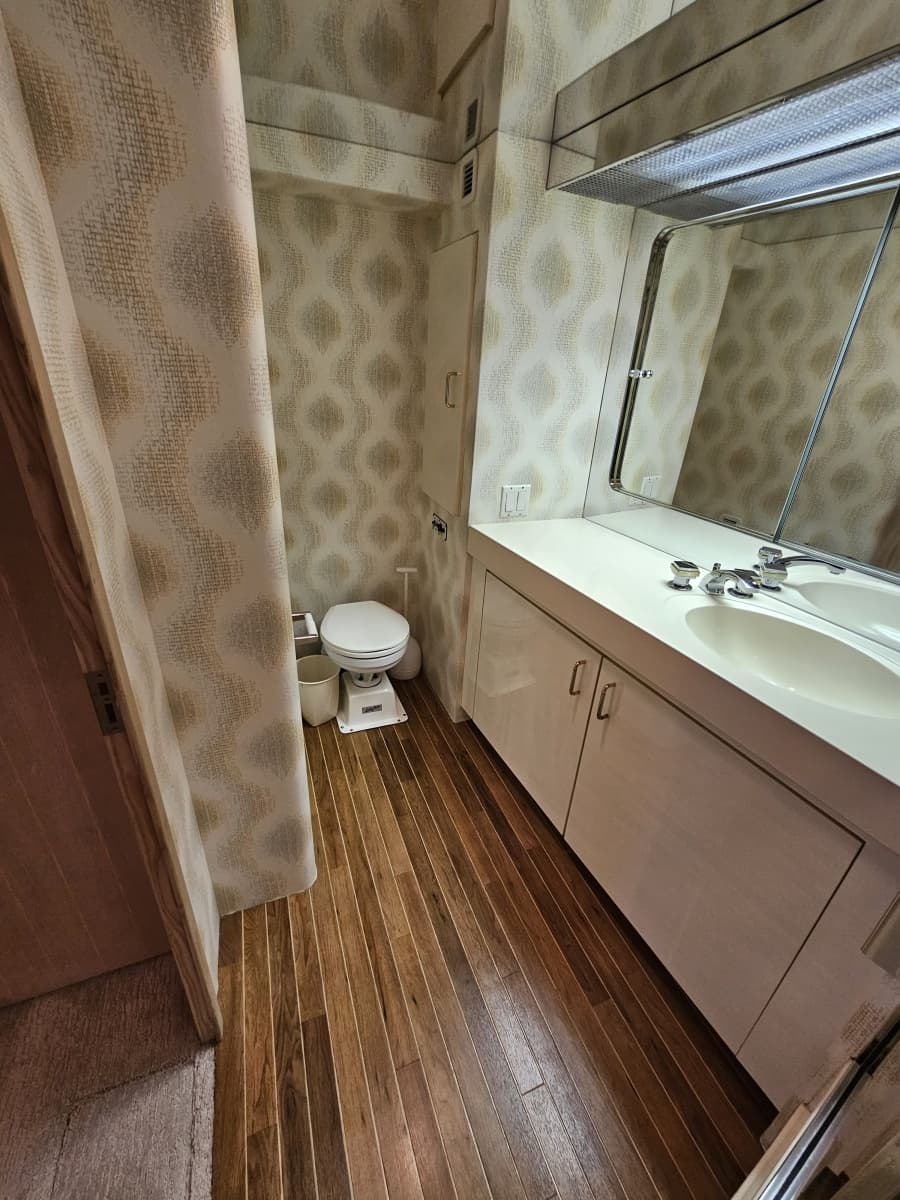 1991 Hatteras 70 Cockpit Motor Yacht - Photo 39
