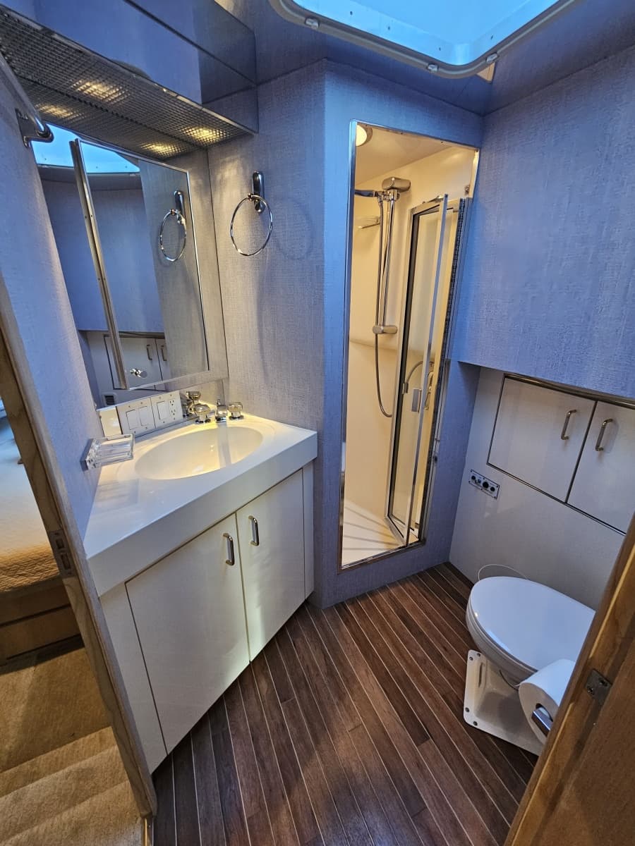 1991 Hatteras 70 Cockpit Motor Yacht - Photo 31