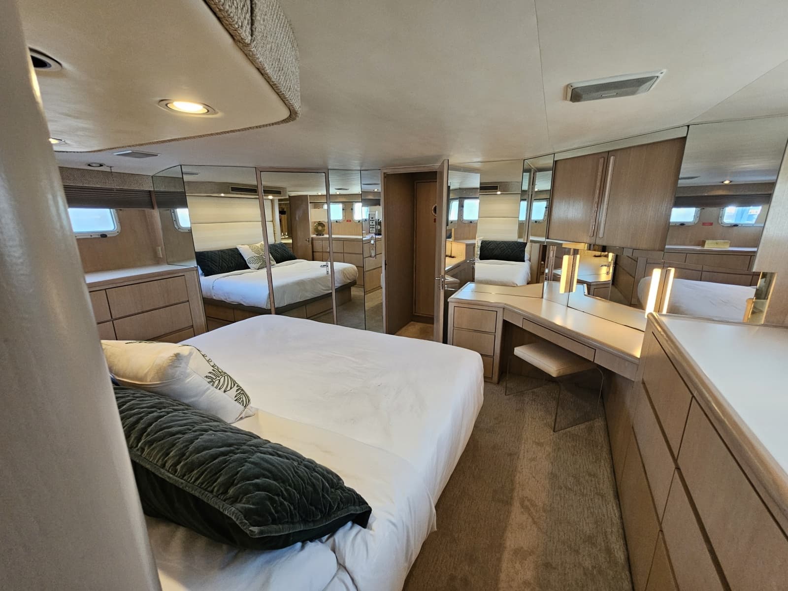 1991 Hatteras 70 Cockpit Motor Yacht - Photo 42