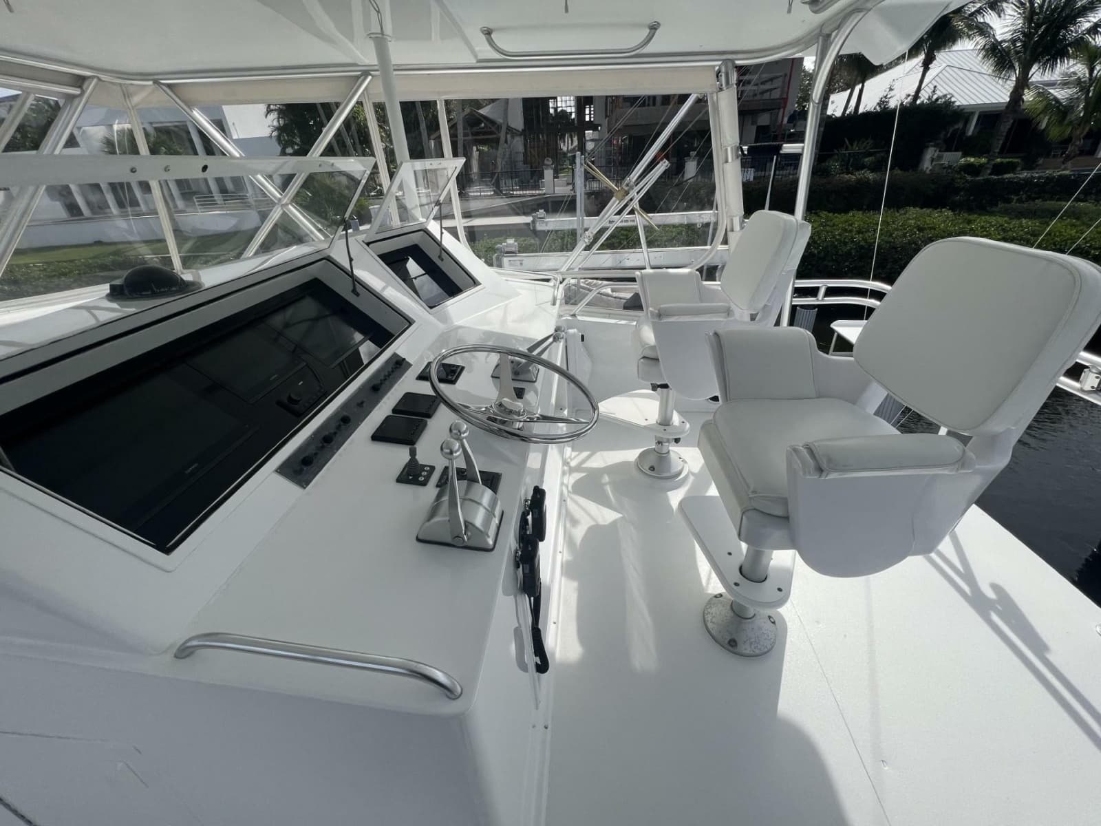 1997 Viking 58 Convertible - Photo 14