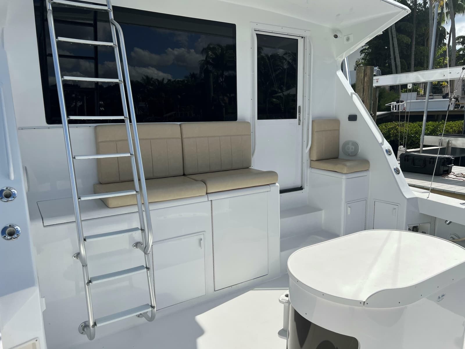 1997 Viking 58 Convertible - Photo 5