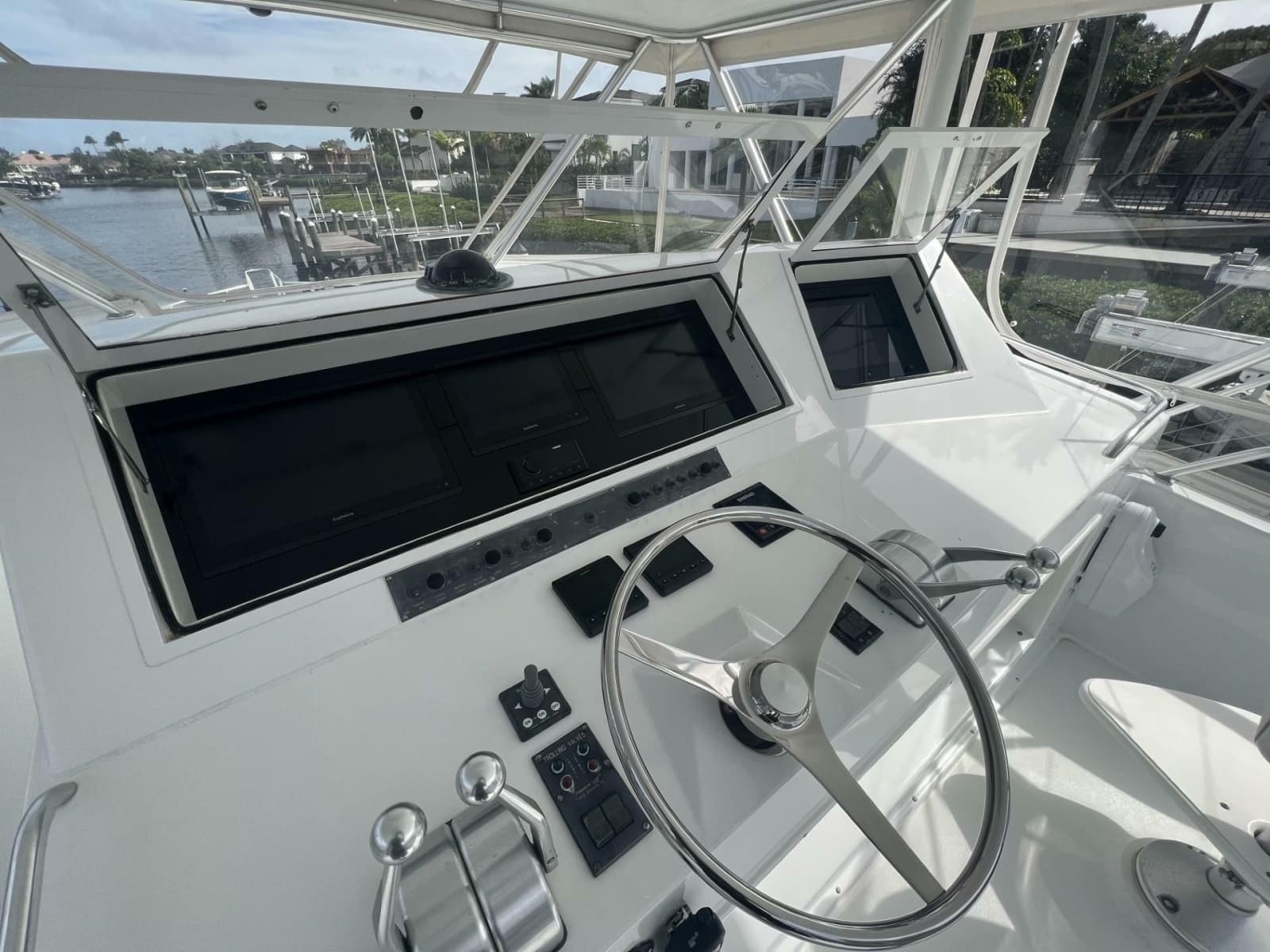 1997 Viking 58 Convertible - Photo 15