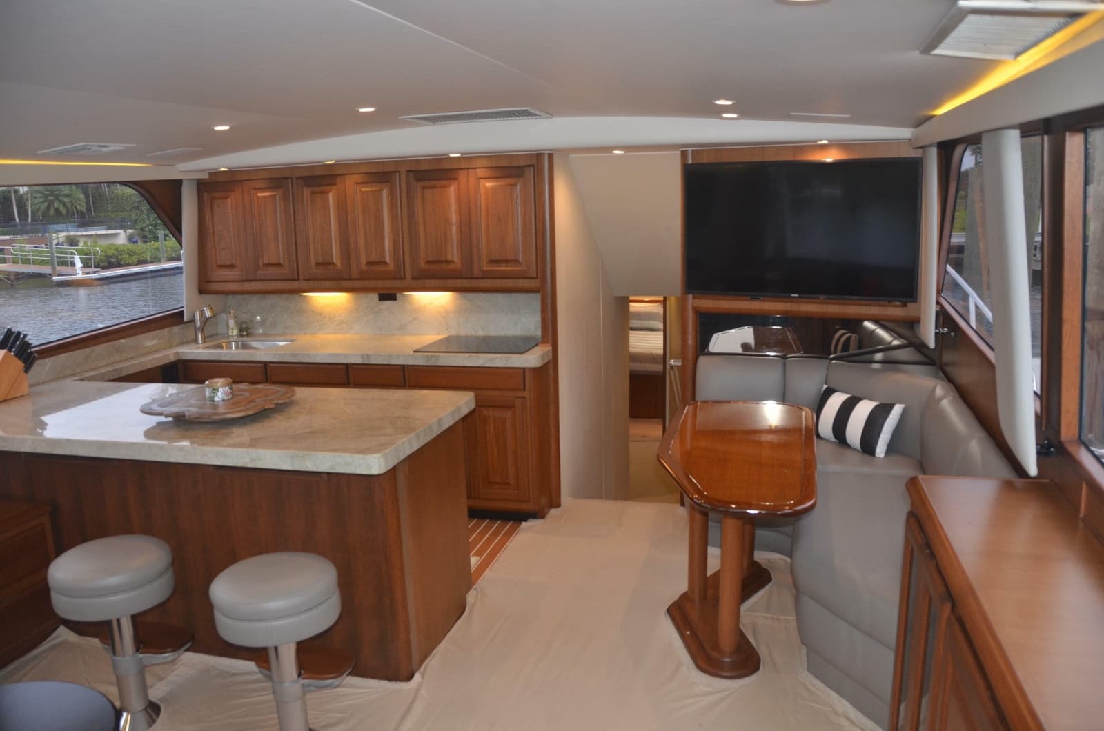 1997 Viking 58 Convertible - Photo 21