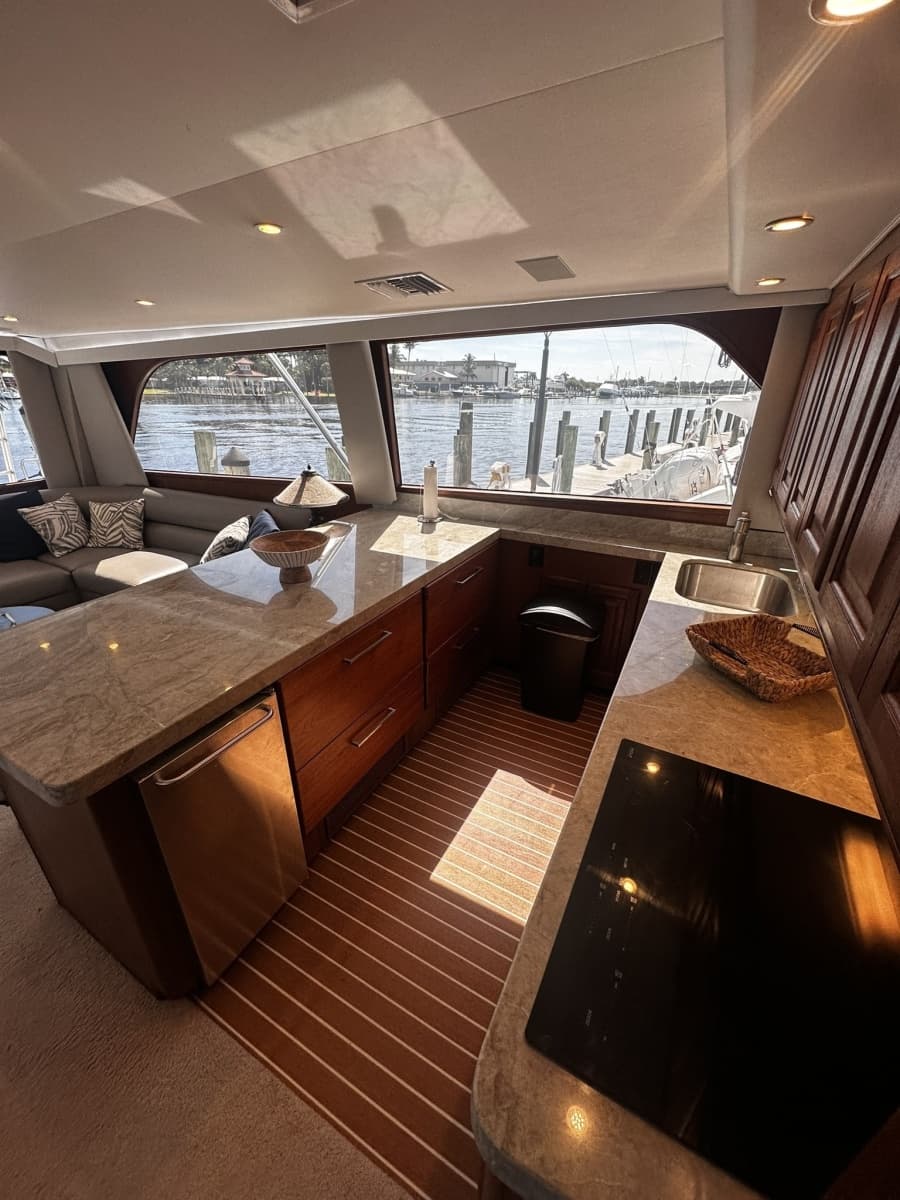 1997 Viking 58 Convertible - Photo 27
