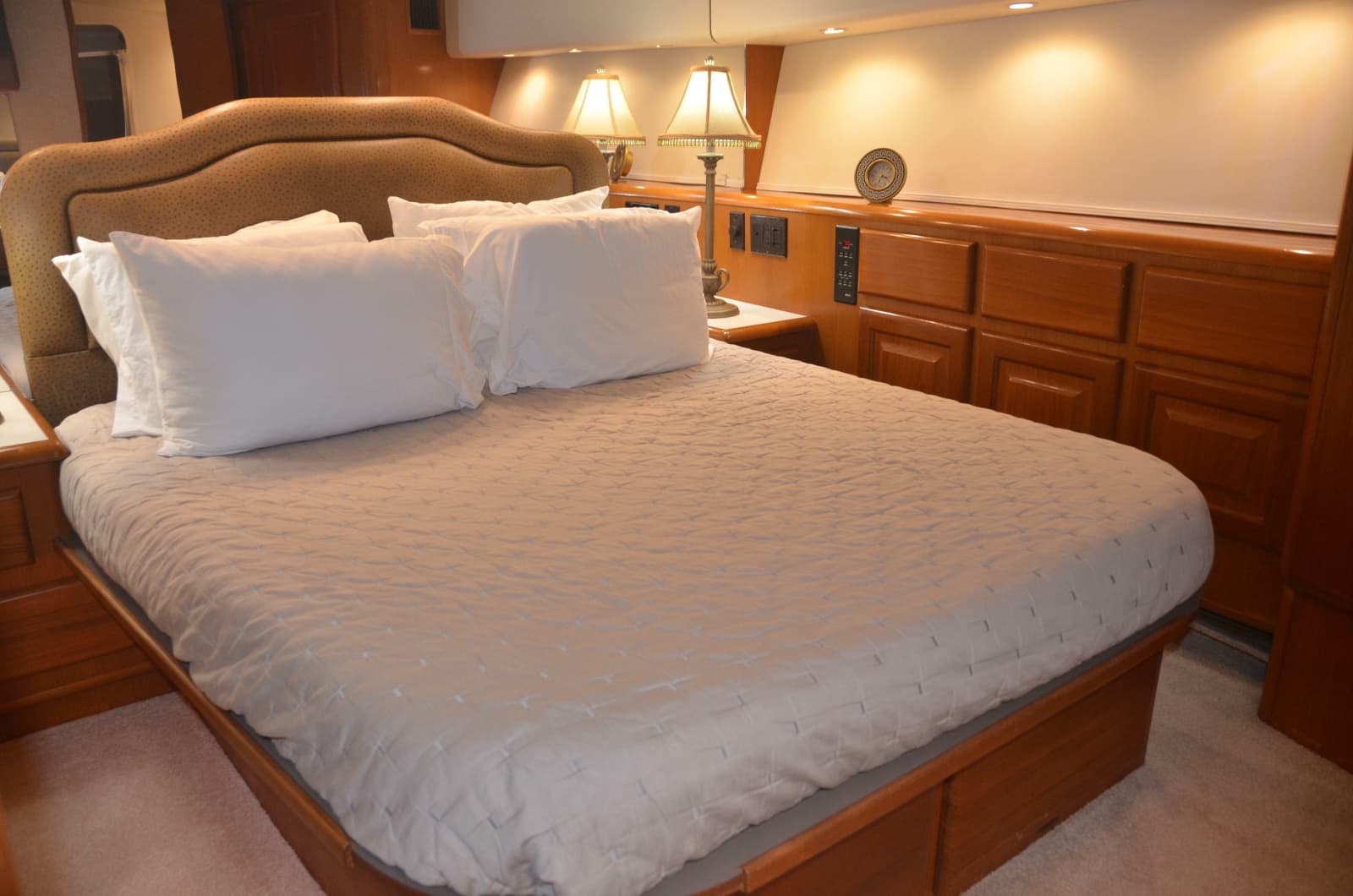 1997 Viking 58 Convertible - Photo 31