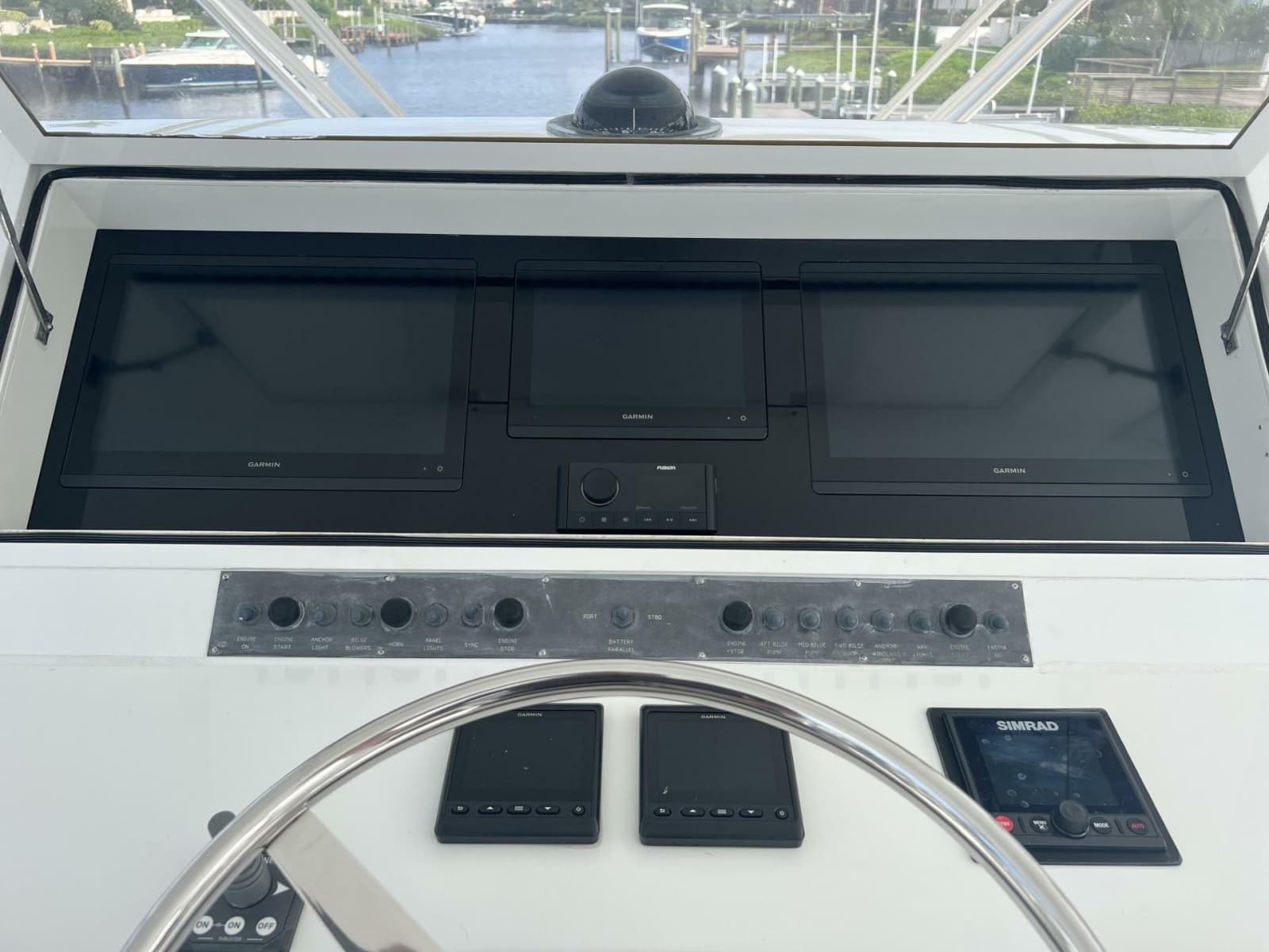 1997 Viking 58 Convertible - Photo 16