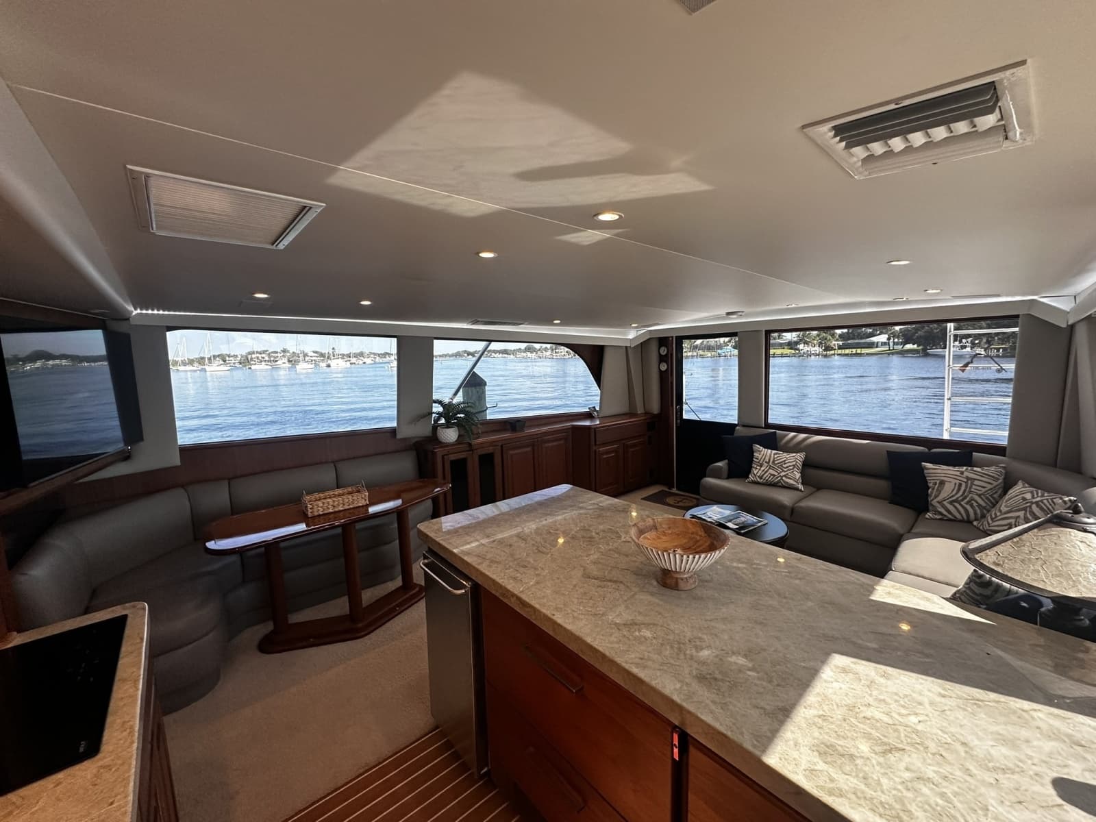 1997 Viking 58 Convertible - Photo 26