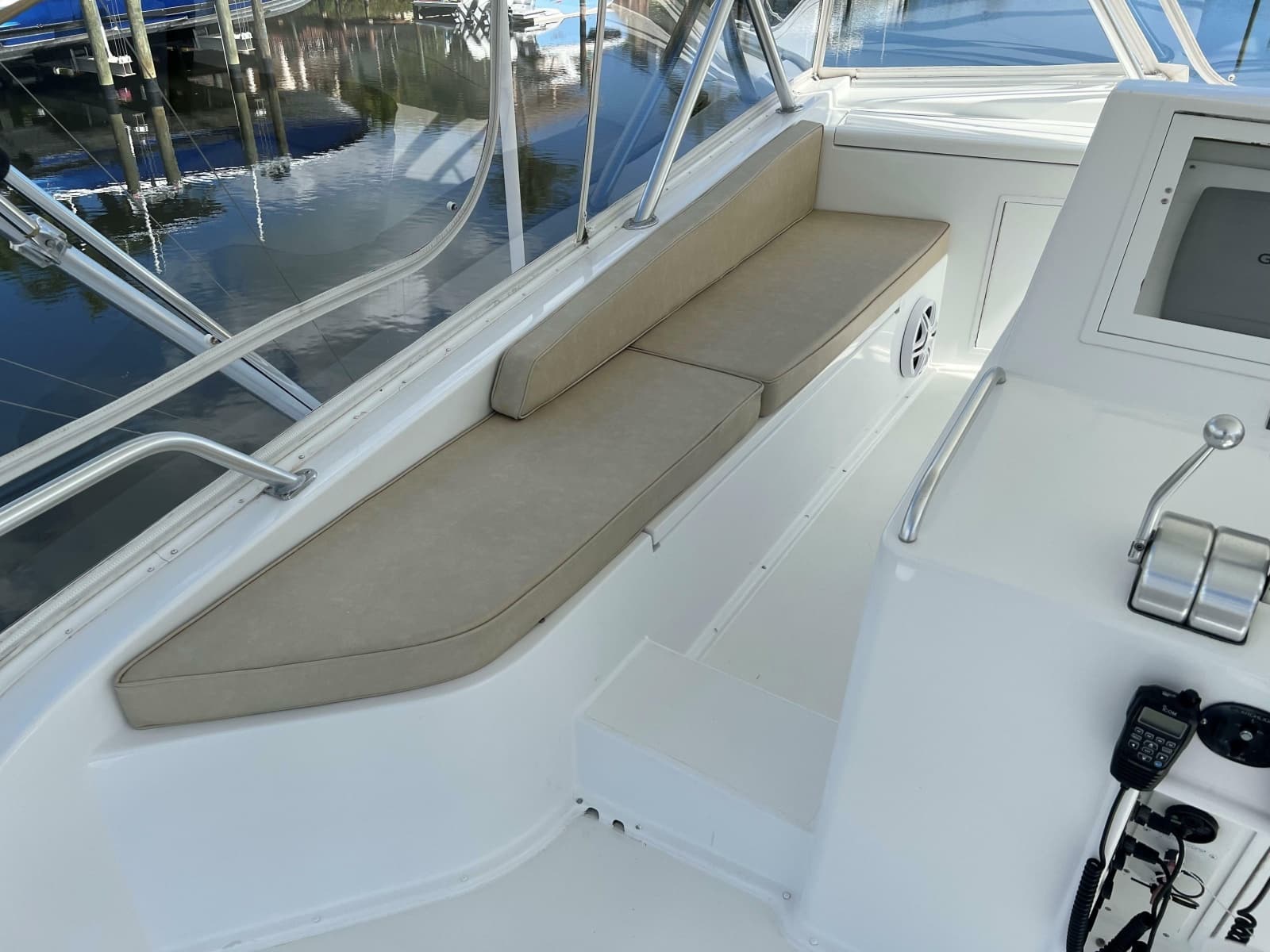 1997 Viking 58 Convertible - Photo 10