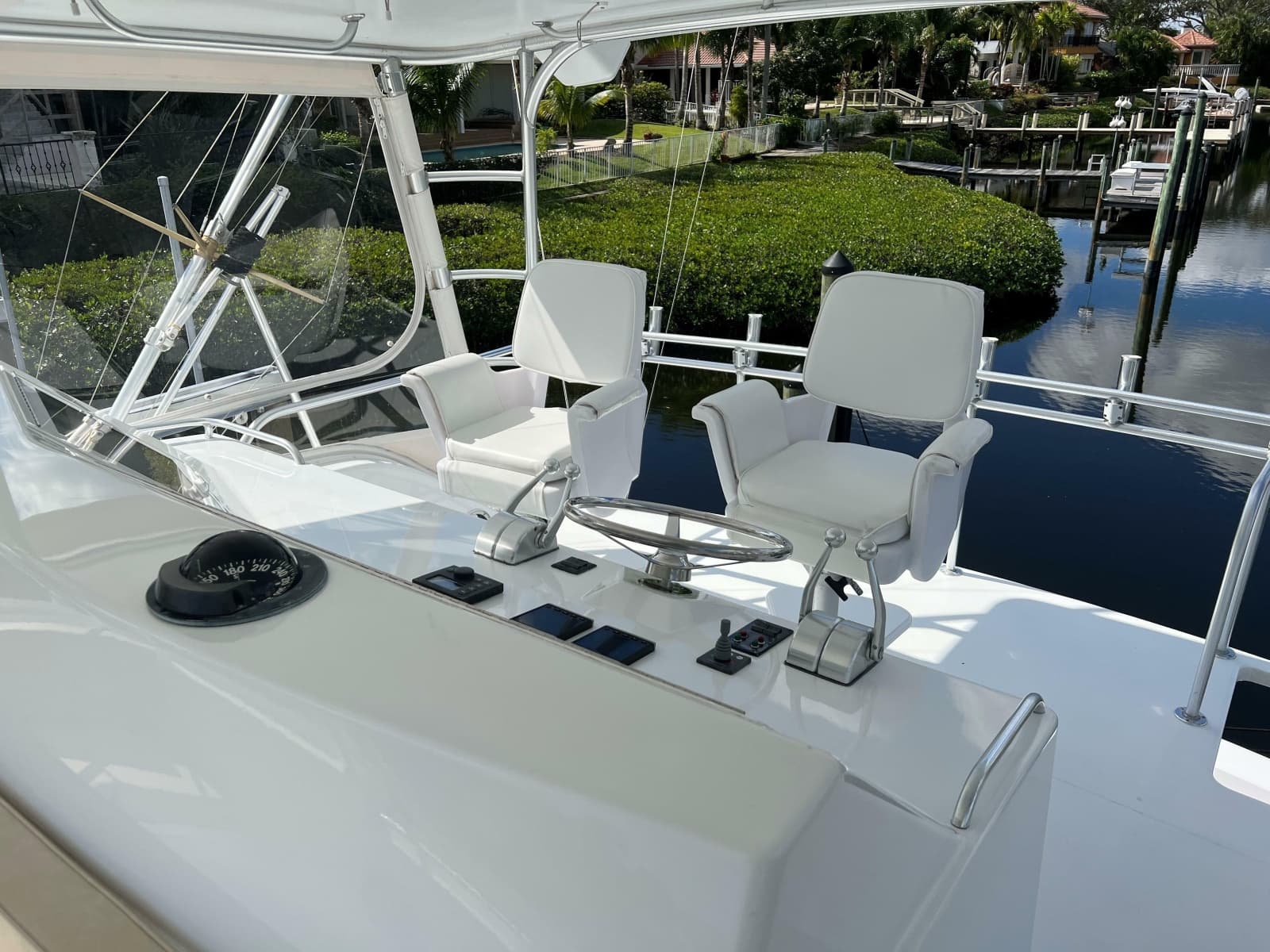 1997 Viking 58 Convertible - Photo 11