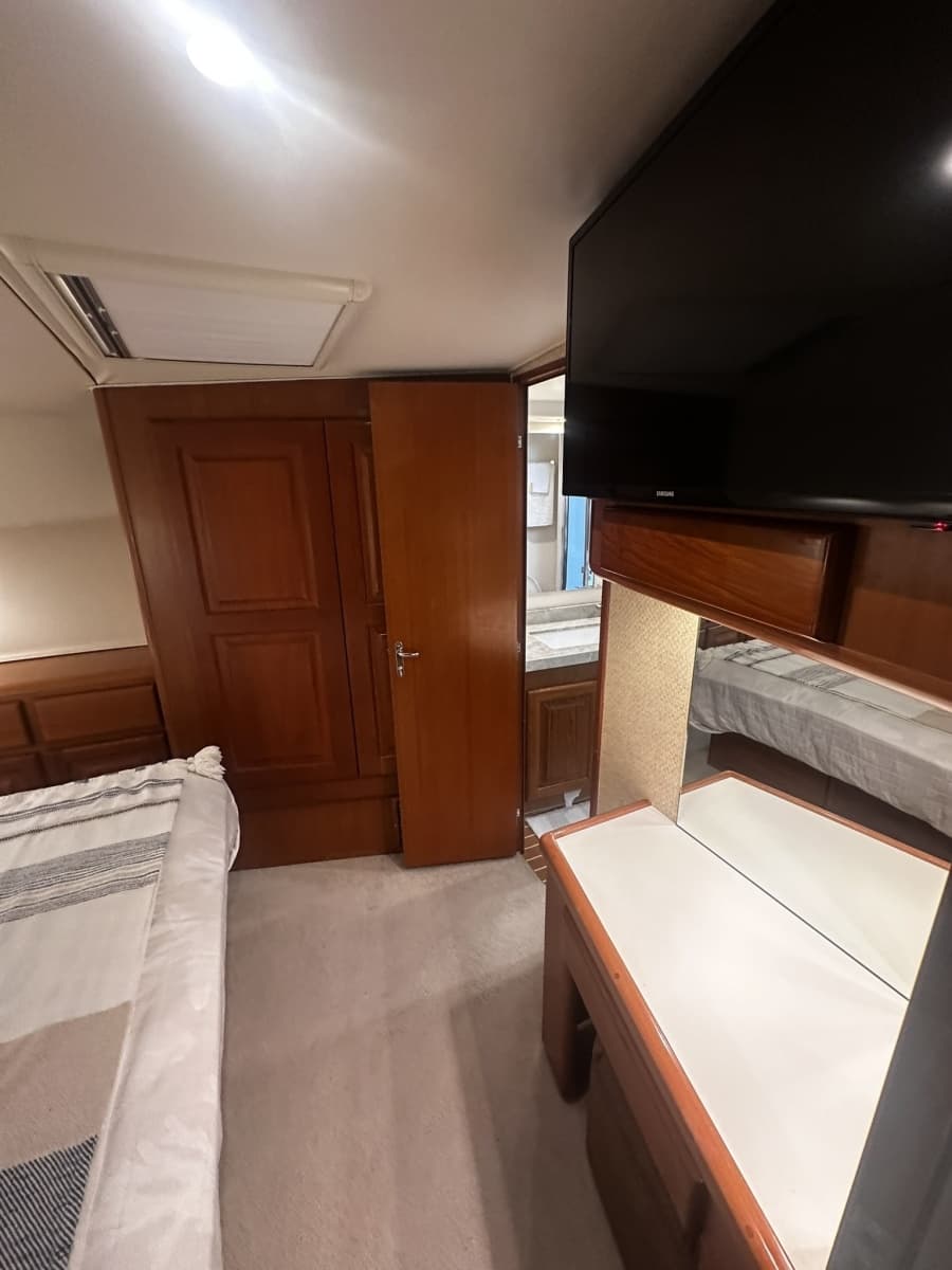 1997 Viking 58 Convertible - Photo 32