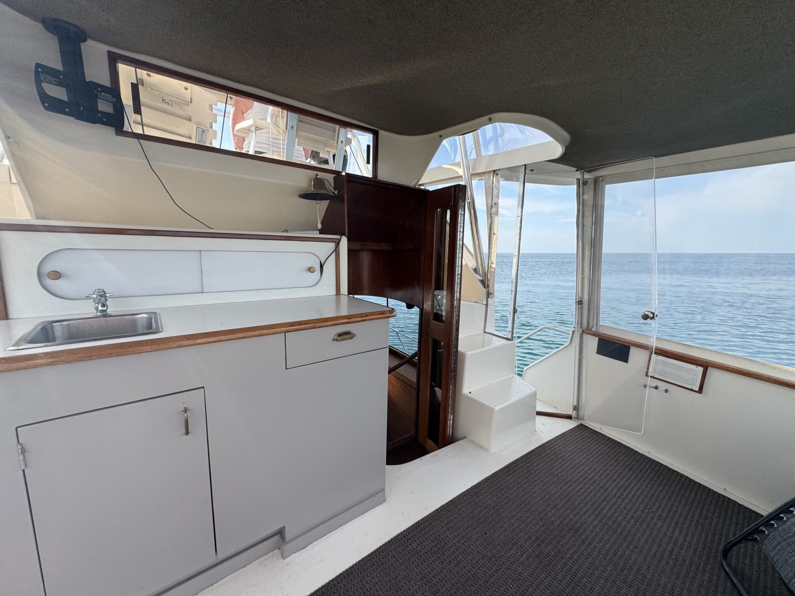 1985 Ocean Yachts 46 Sunliner - Photo 19