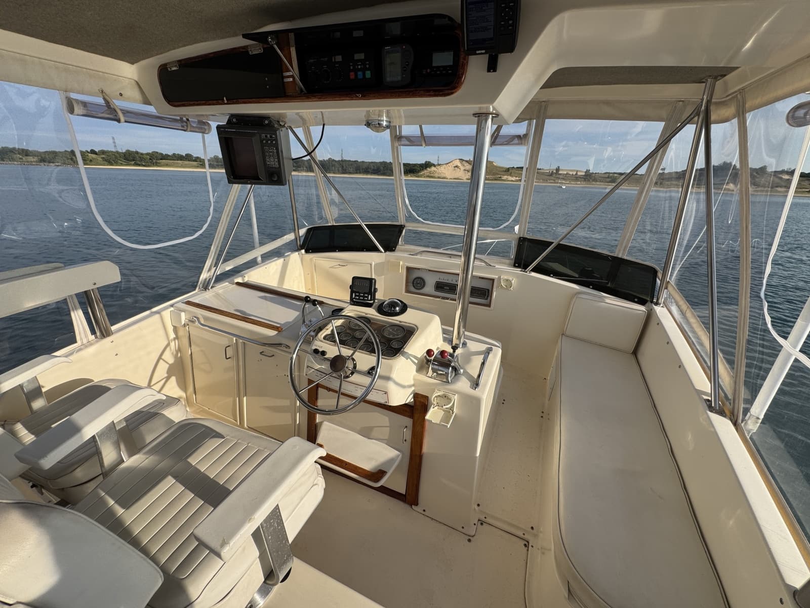 1985 Ocean Yachts 46 Sunliner - Photo 23