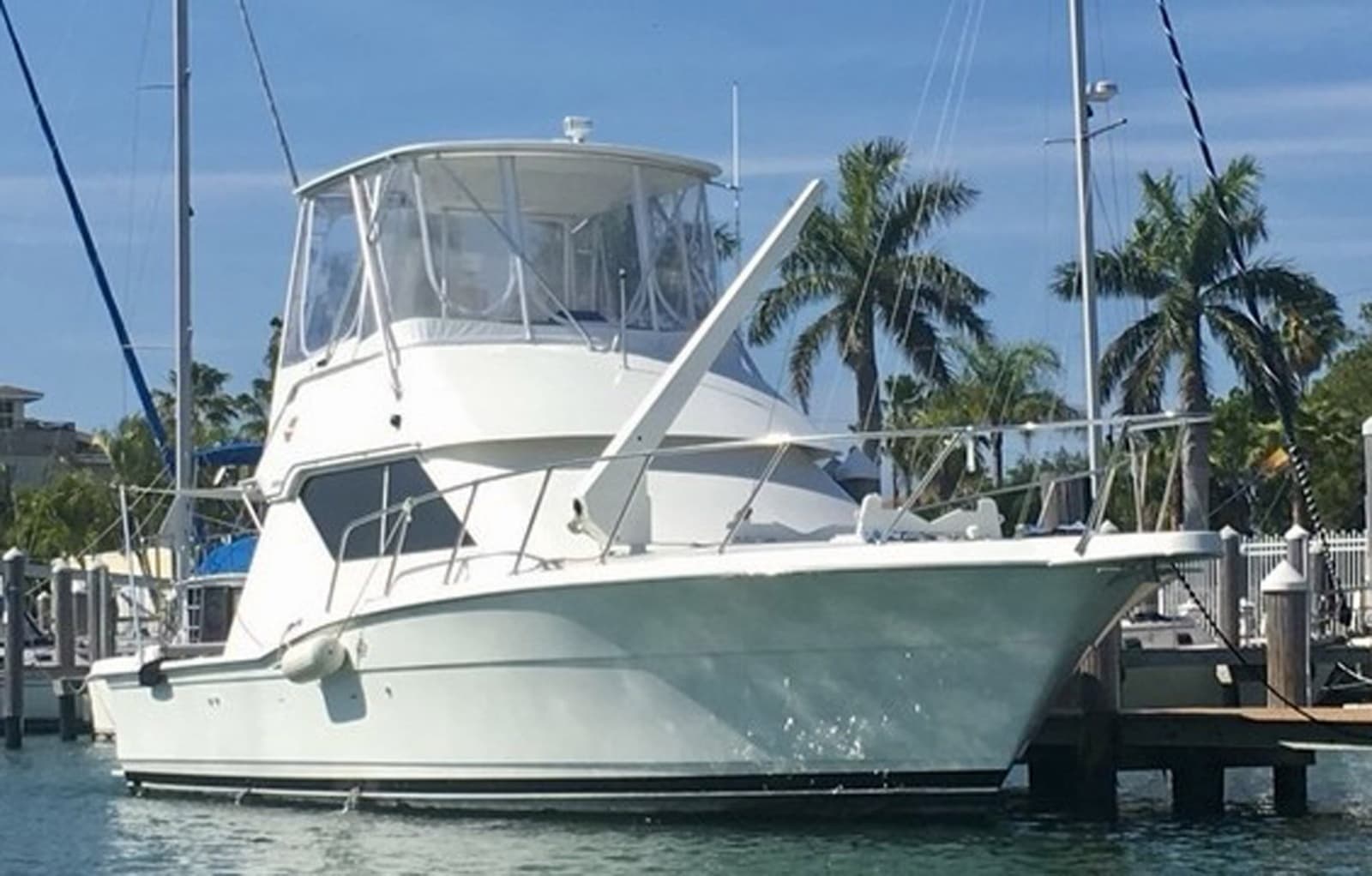 1995 Hatteras 39 Convertible - Photo 1