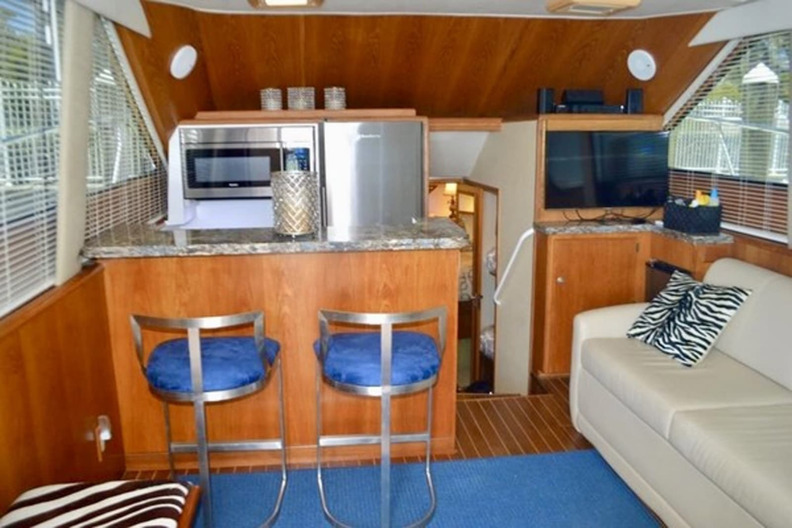 1995 Hatteras 39 Convertible - Photo 3