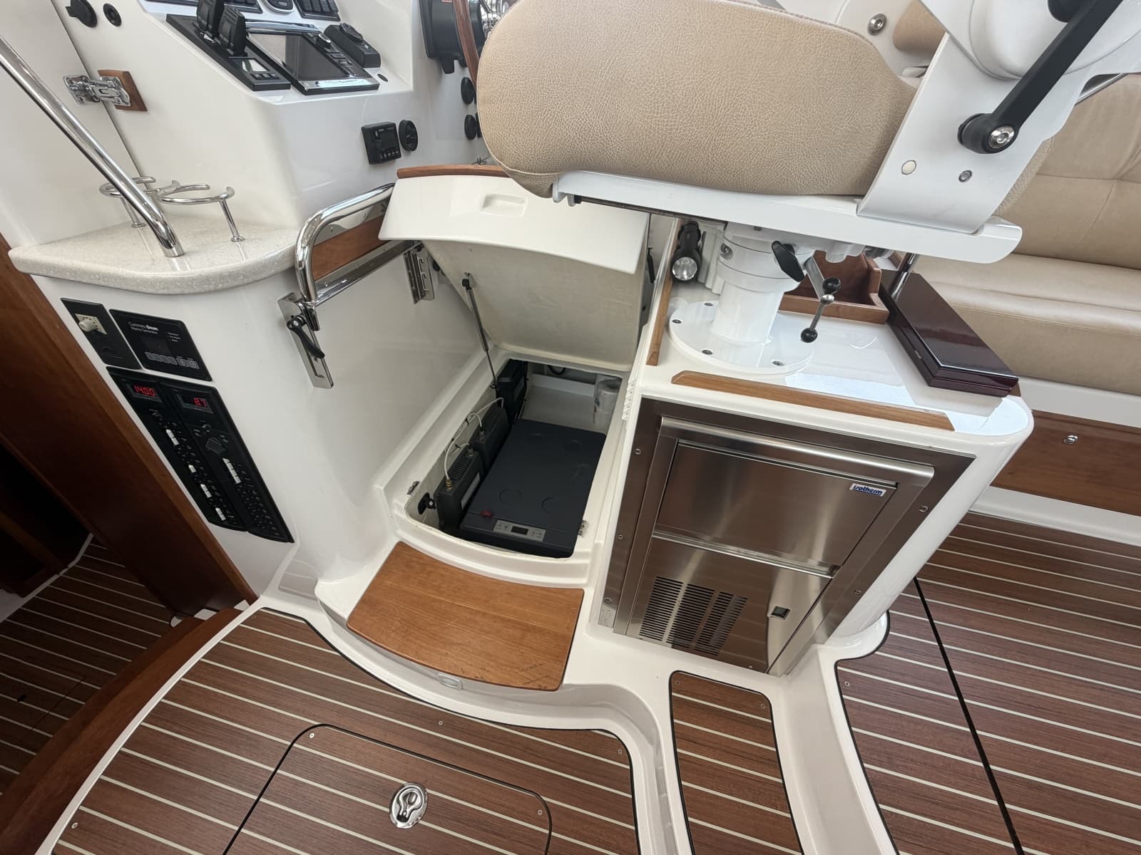 2017 Back Cove 37 - Photo 14