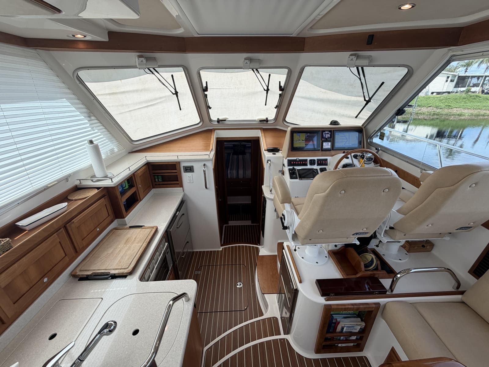 2017 Back Cove 37 - Photo 6