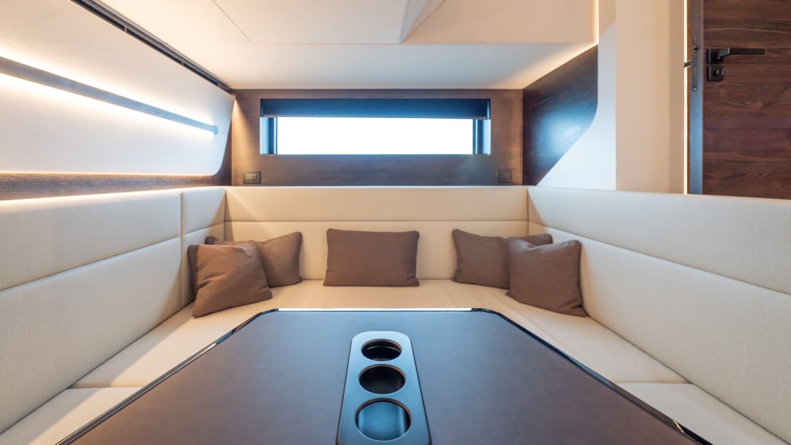 2026 Vanquish Yachts VQ70 - Photo 81