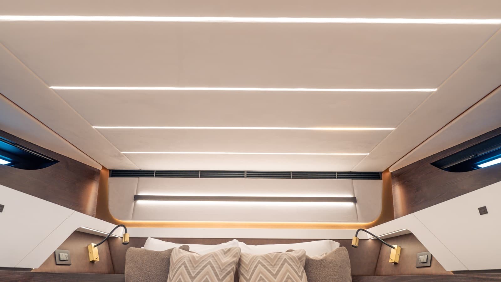 2026 Vanquish Yachts VQ70 - Photo 86
