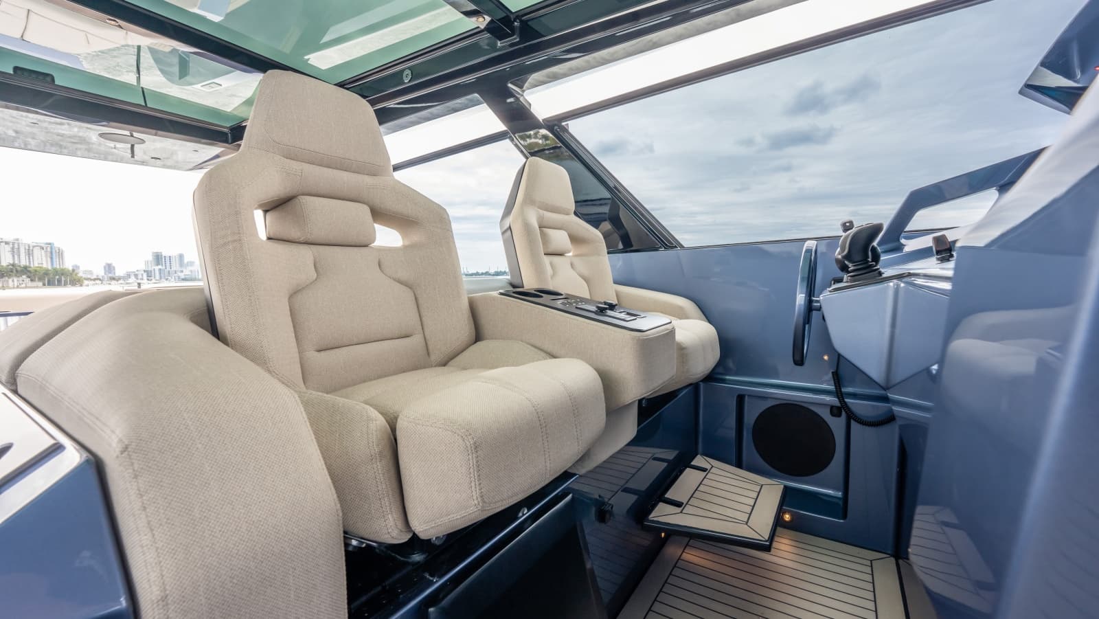 2026 Vanquish Yachts VQ70 - Photo 24