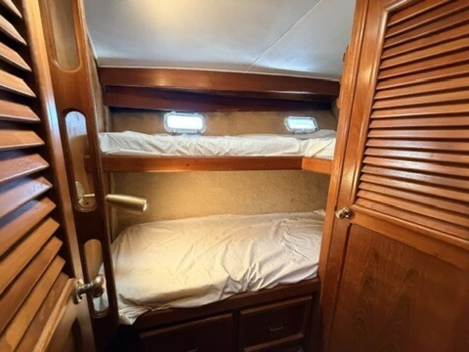 1984 Egg Harbor Sedan - Photo 40