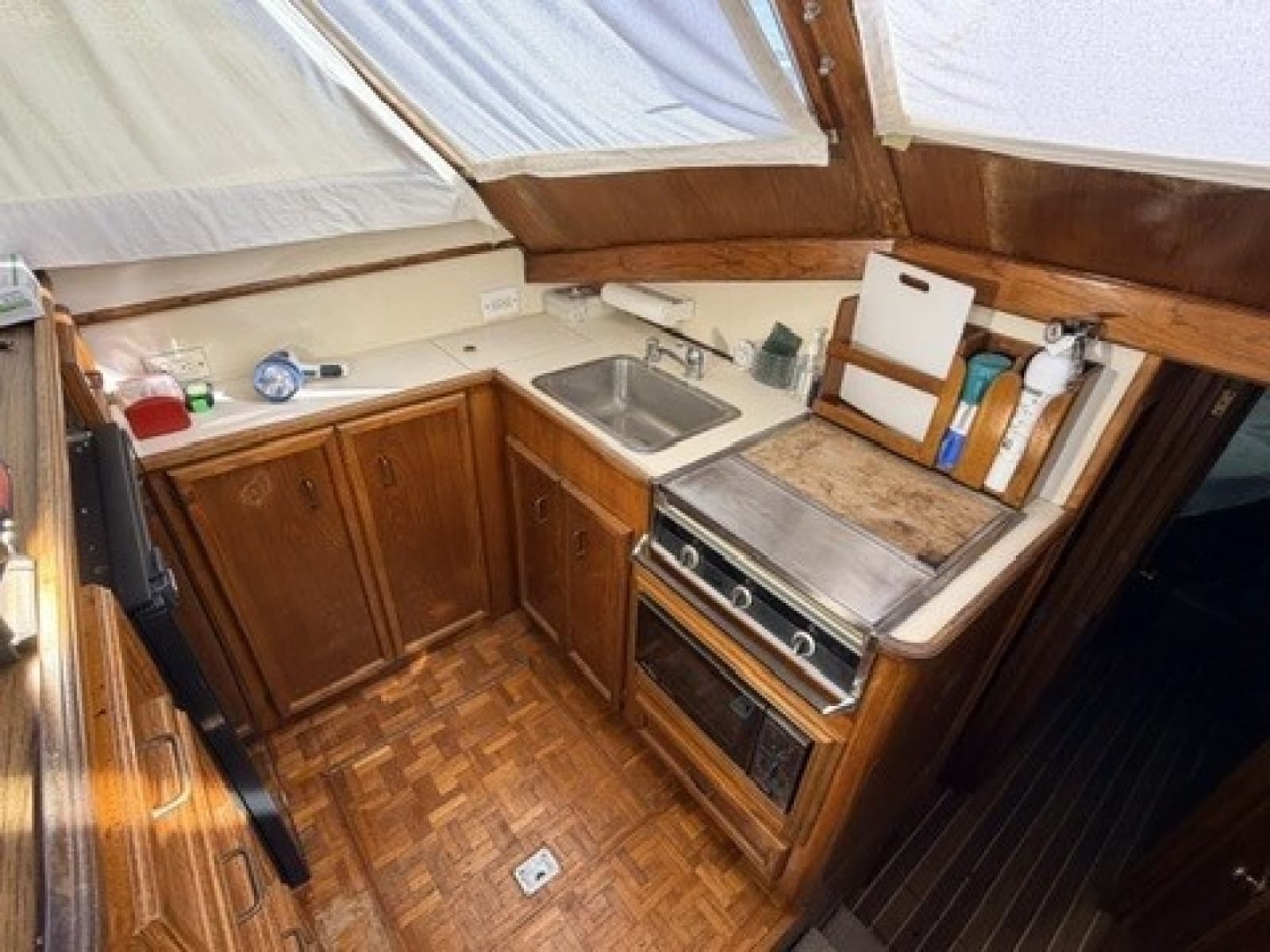 1984 Egg Harbor Sedan - Photo 32