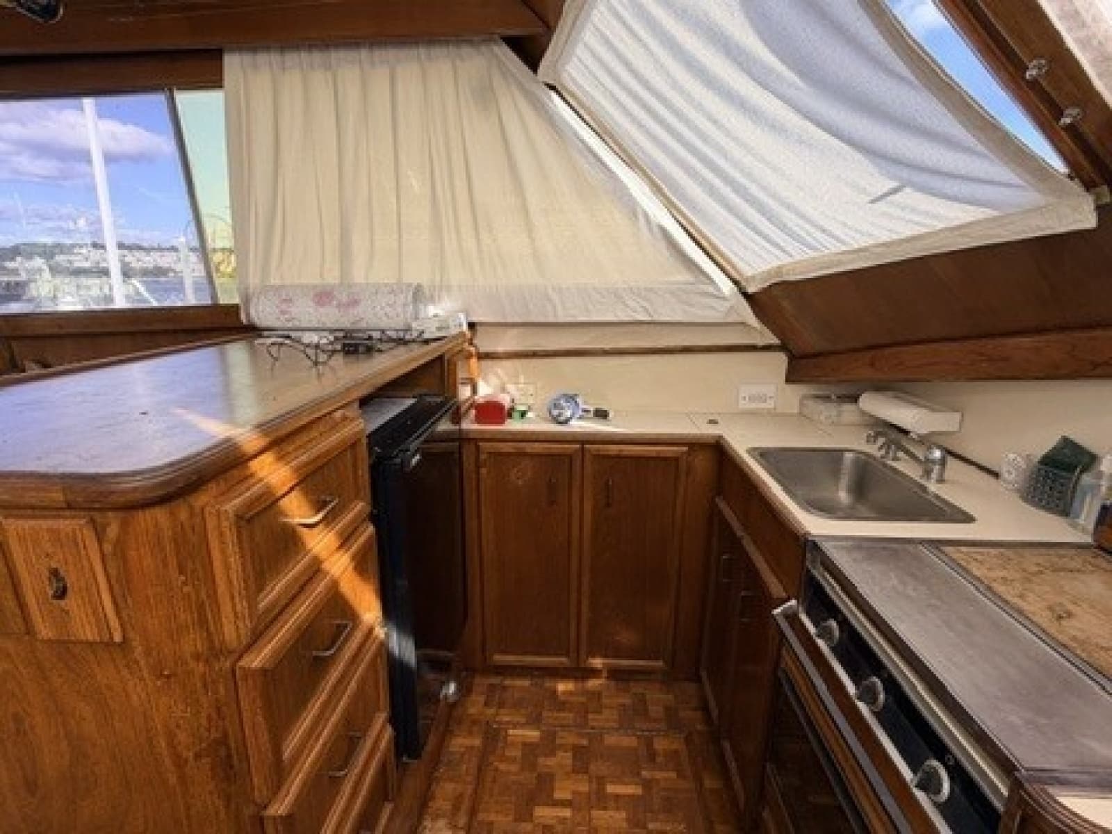 1984 Egg Harbor Sedan - Photo 34