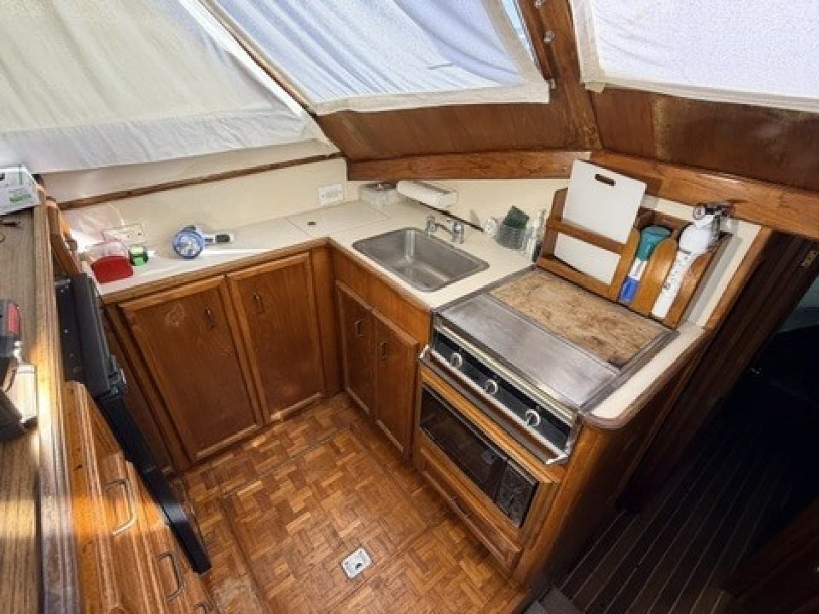 1984 Egg Harbor Sedan - Photo 30