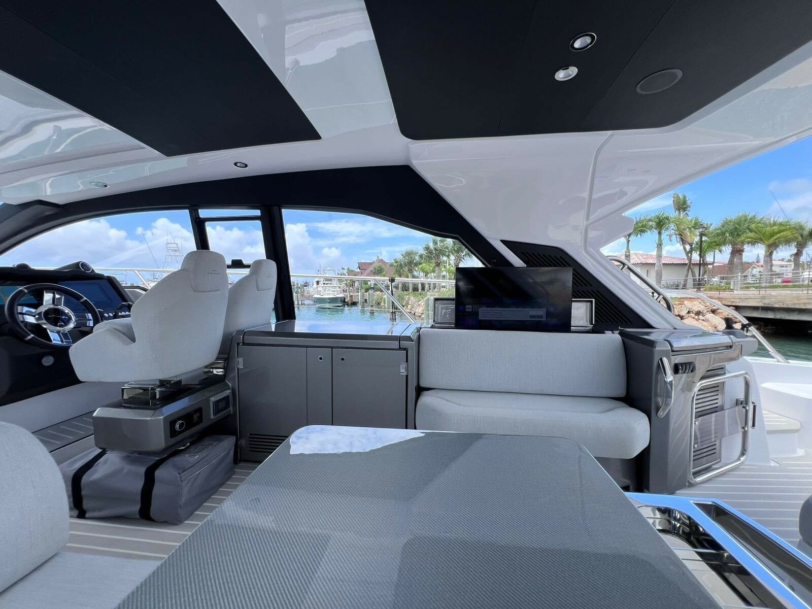 2025 Azimut Atlantis 51 - Photo 12