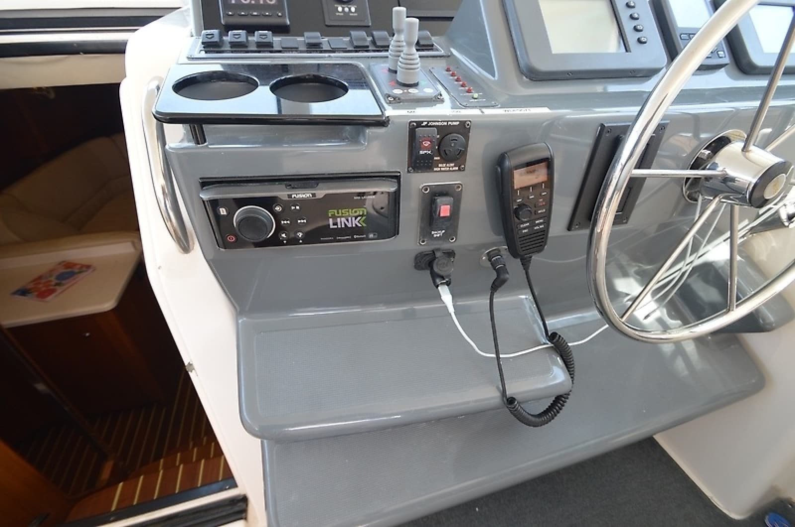 2004 Tiara Yachts 4400 Sovran - Photo 23