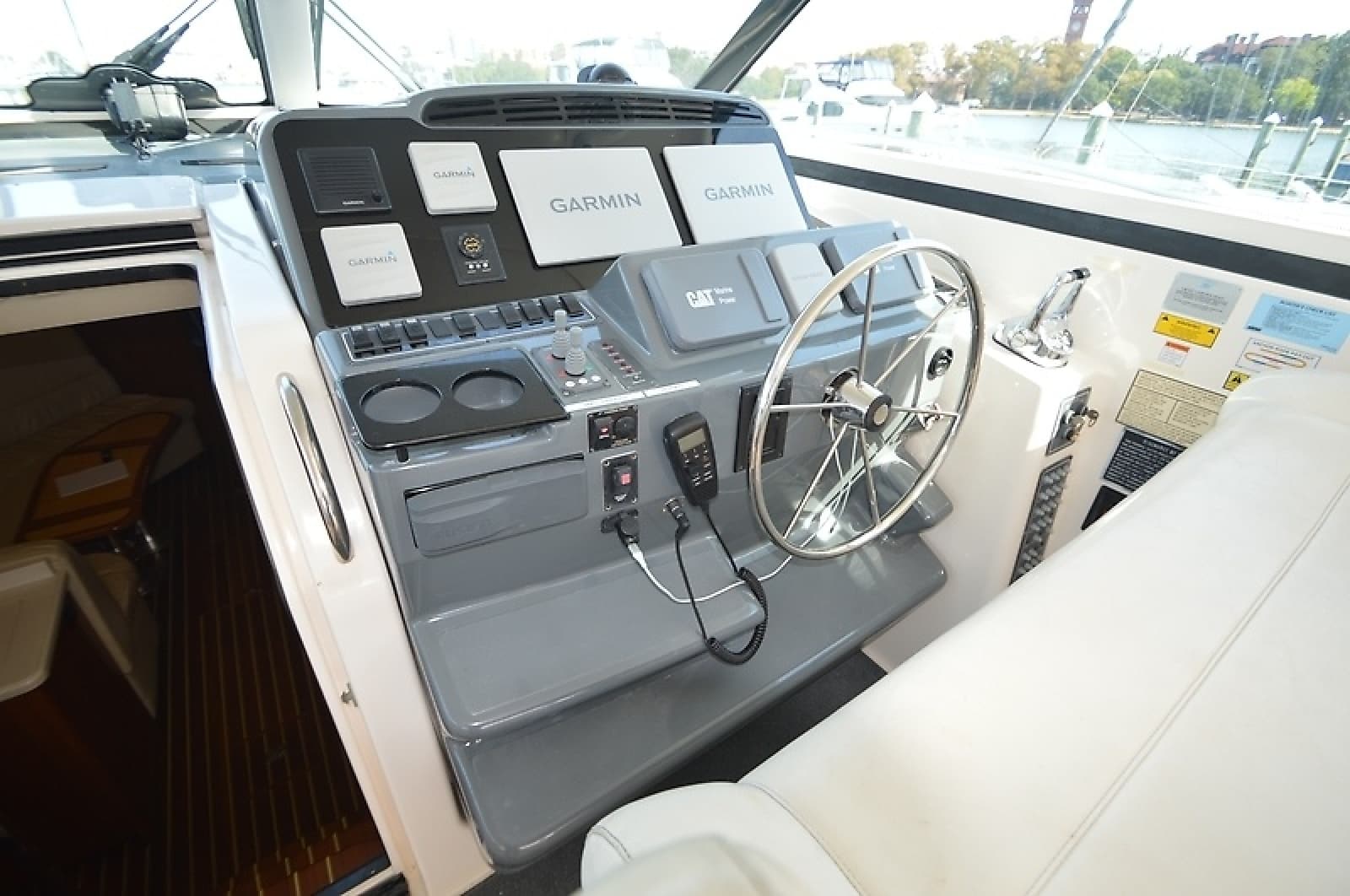 2004 Tiara Yachts 4400 Sovran - Photo 18