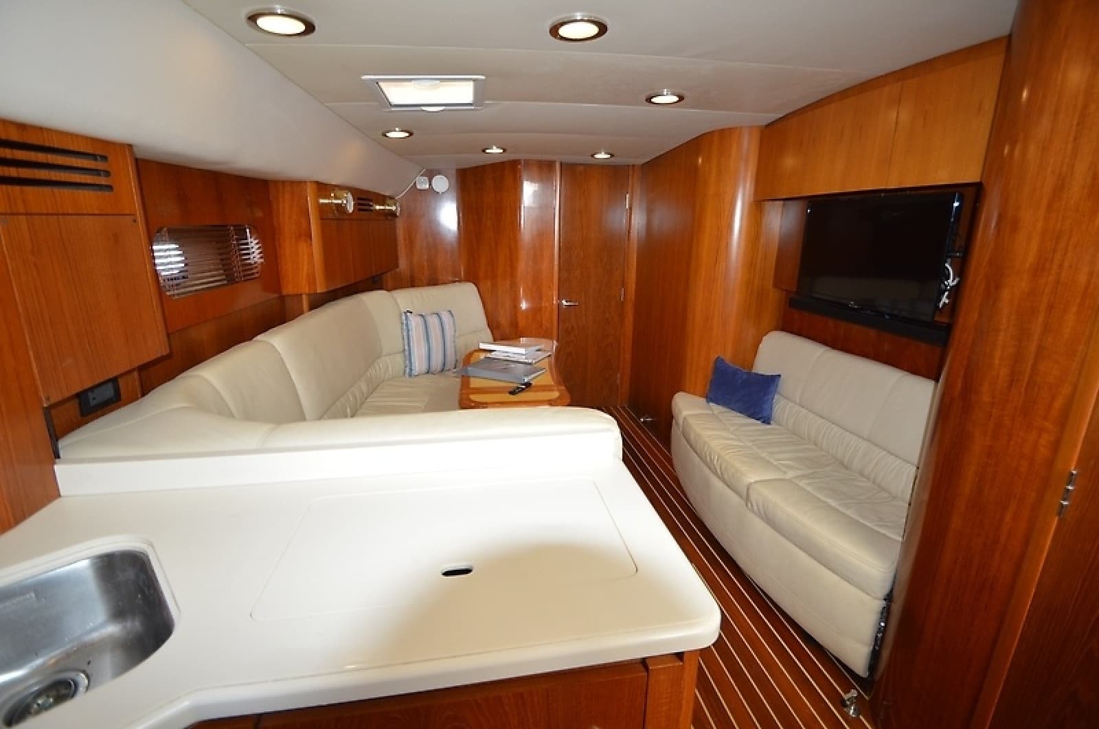 2004 Tiara Yachts 4400 Sovran - Photo 36