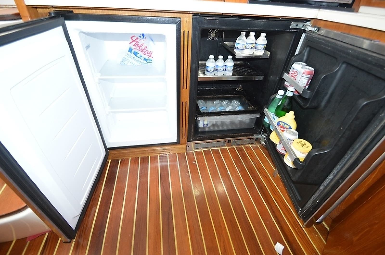 2004 Tiara Yachts 4400 Sovran - Photo 30