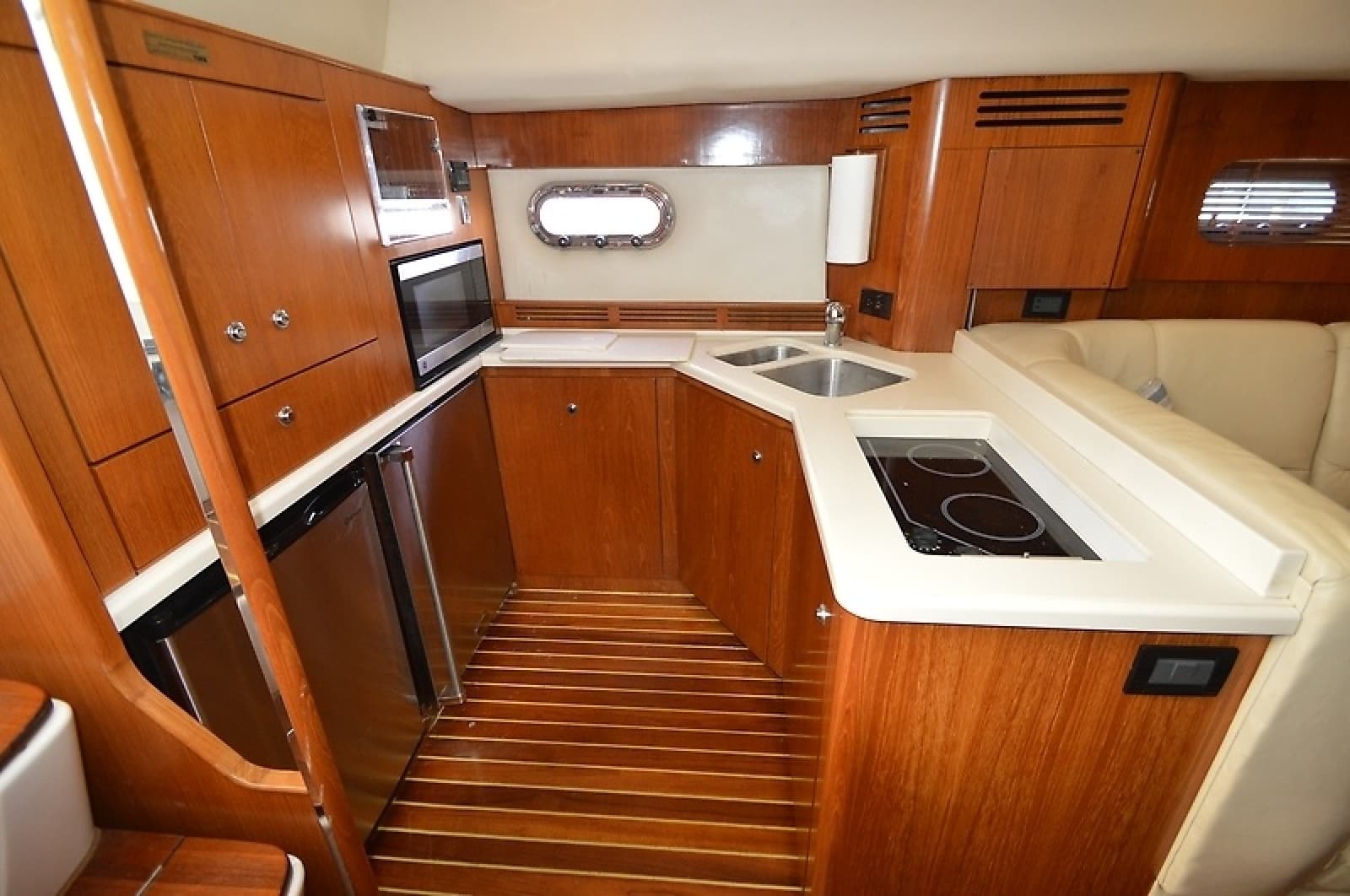 2004 Tiara Yachts 4400 Sovran - Photo 29