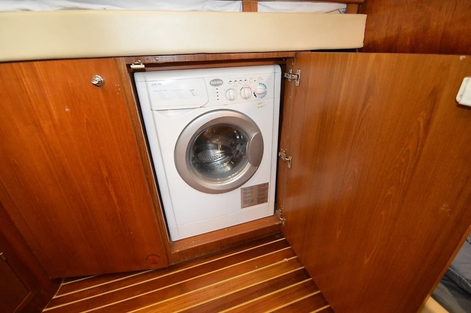 2004 Tiara Yachts 4400 Sovran - Photo 34
