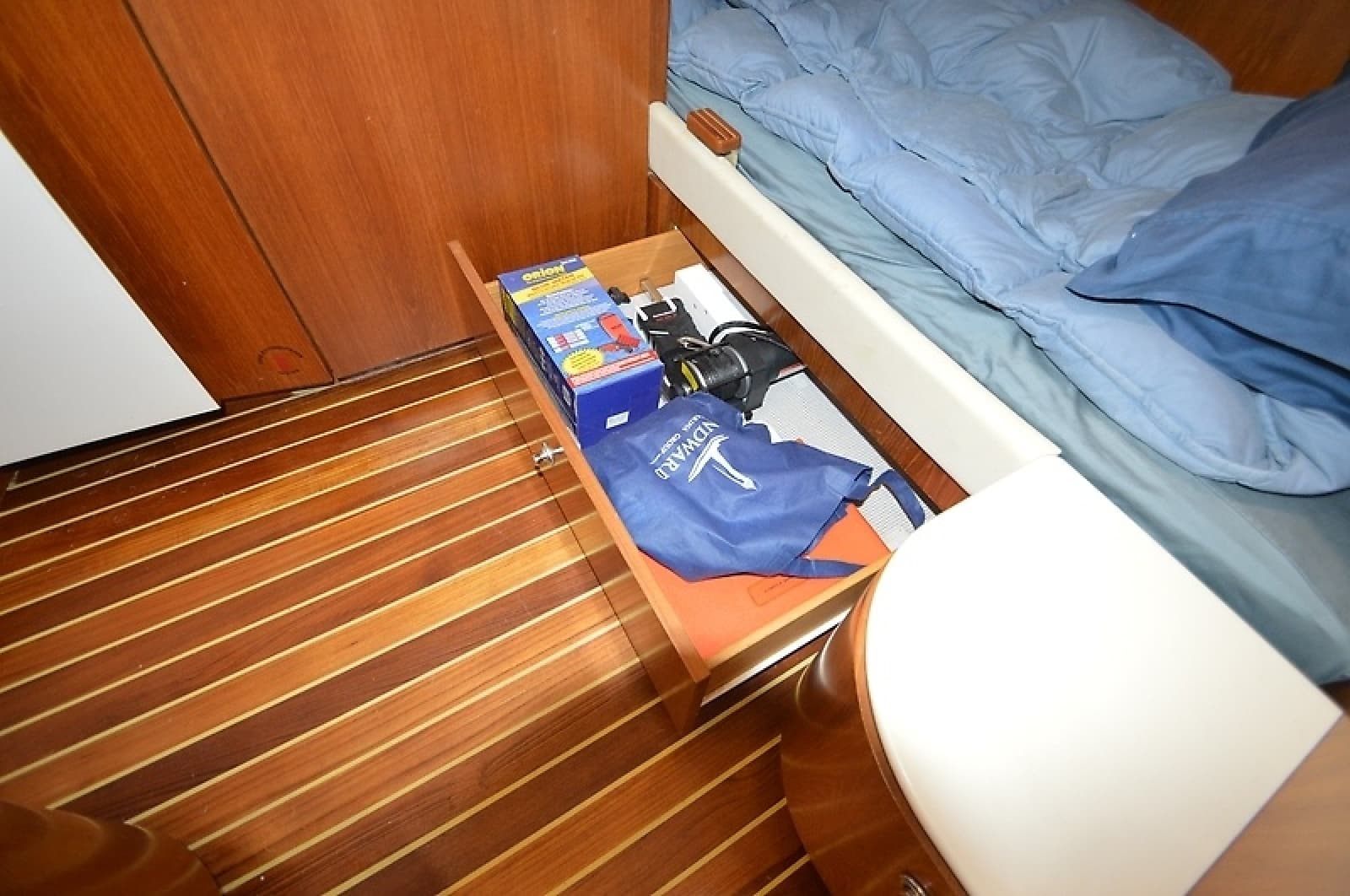 2004 Tiara Yachts 4400 Sovran - Photo 33