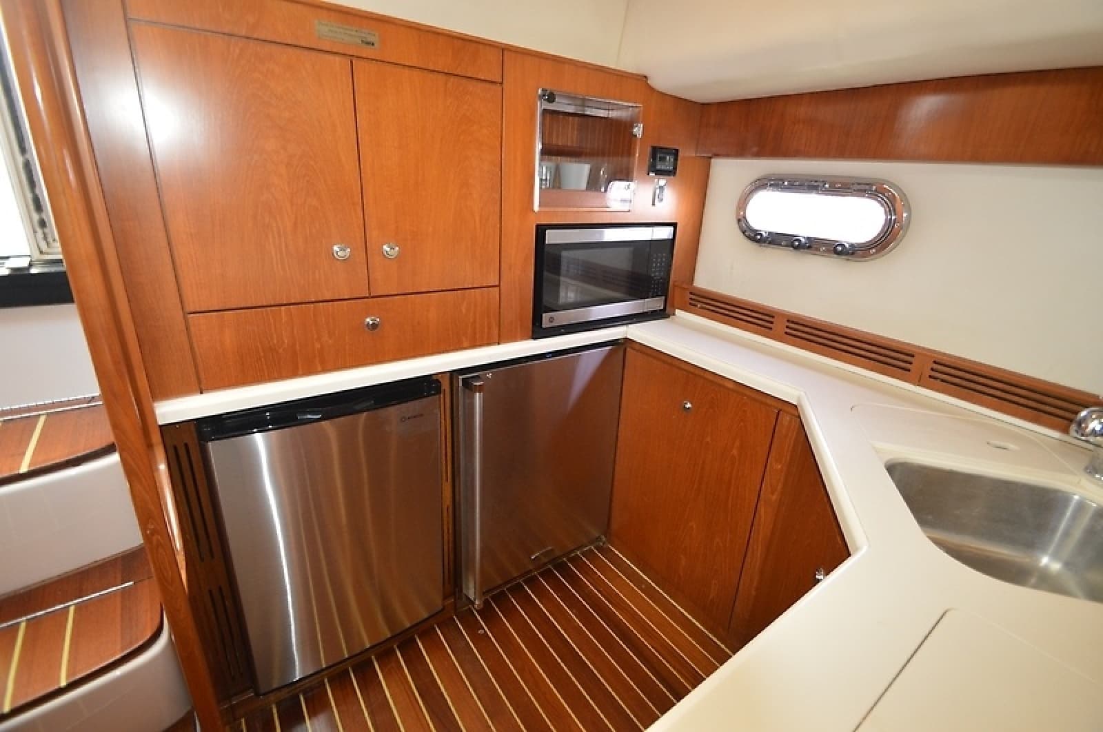 2004 Tiara Yachts 4400 Sovran - Photo 28