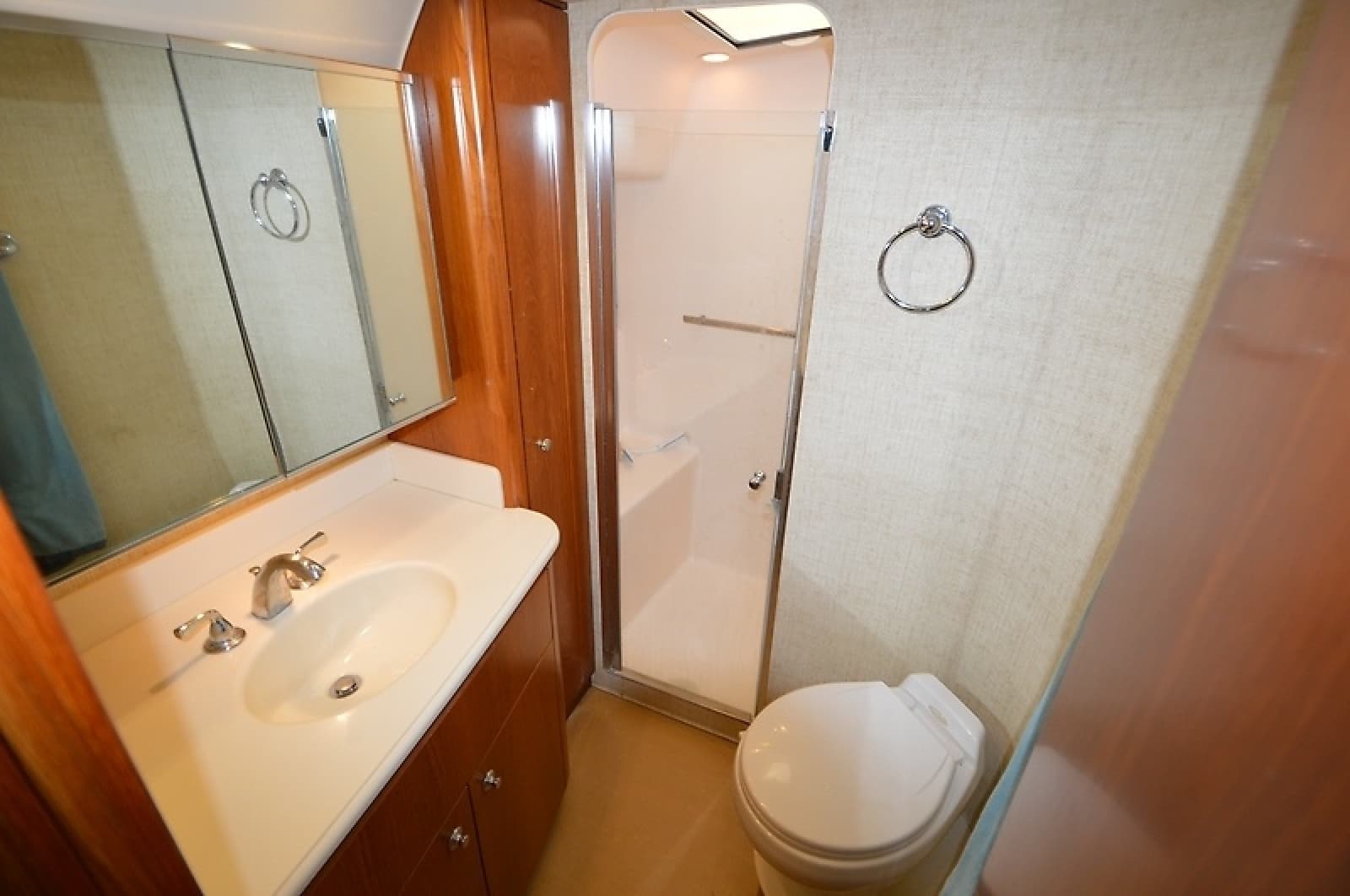 2004 Tiara Yachts 4400 Sovran - Photo 46