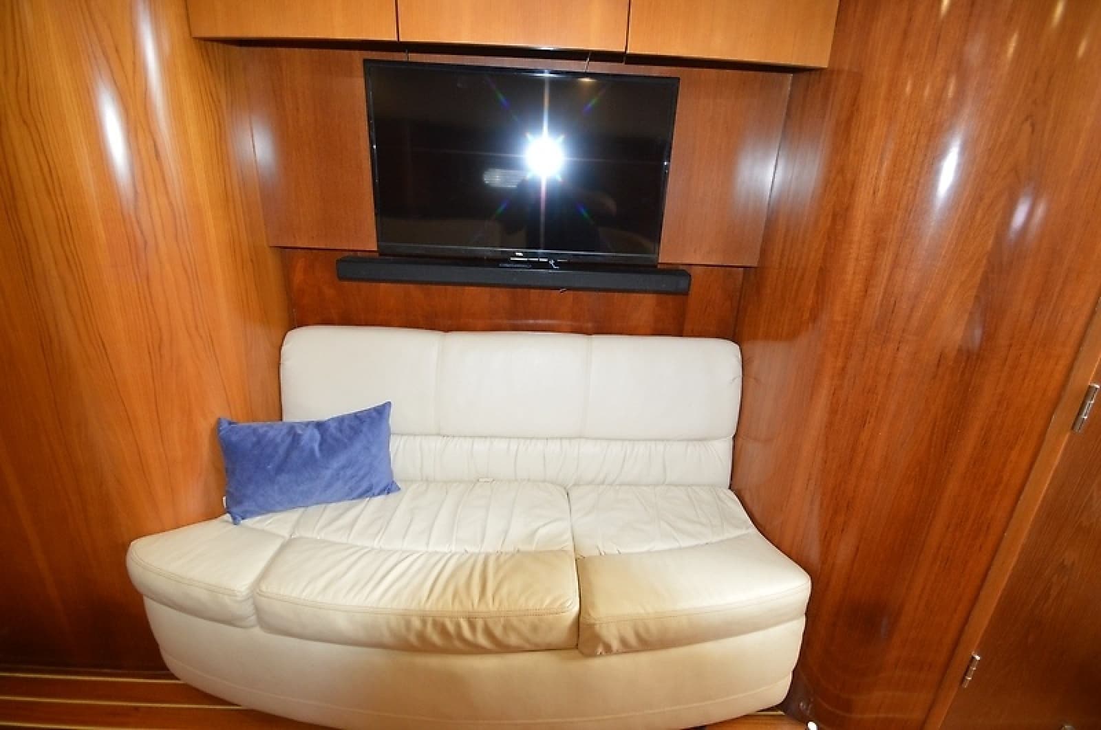 2004 Tiara Yachts 4400 Sovran - Photo 38