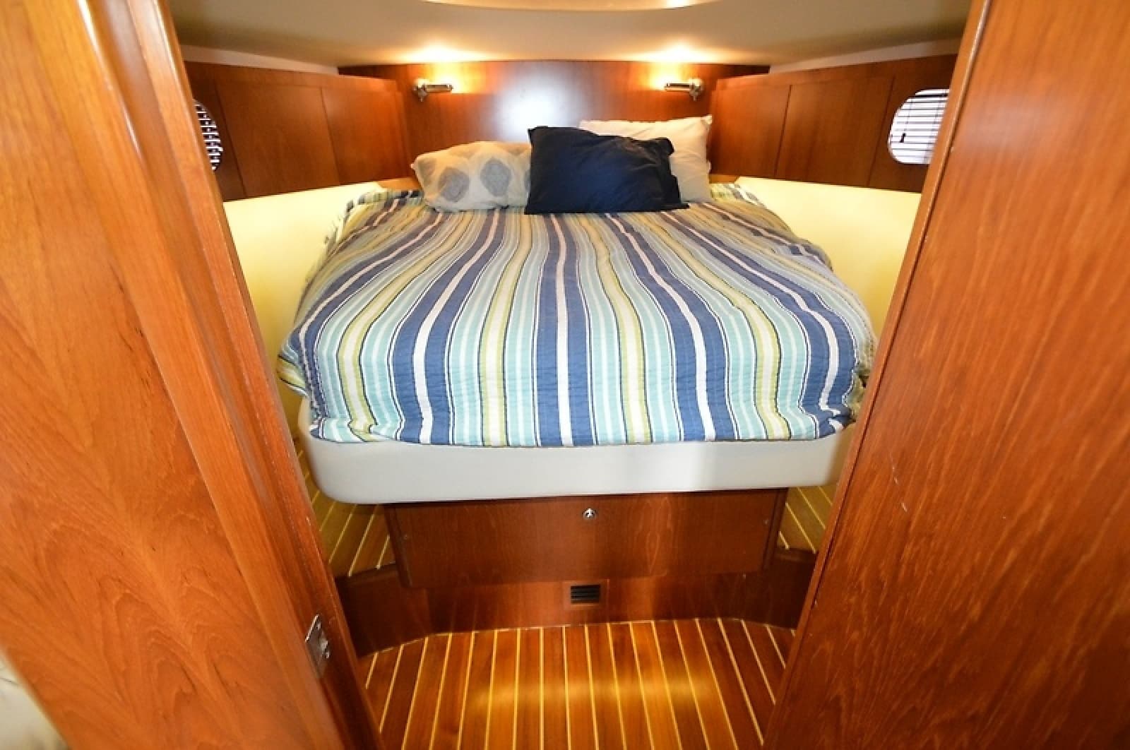2004 Tiara Yachts 4400 Sovran - Photo 45