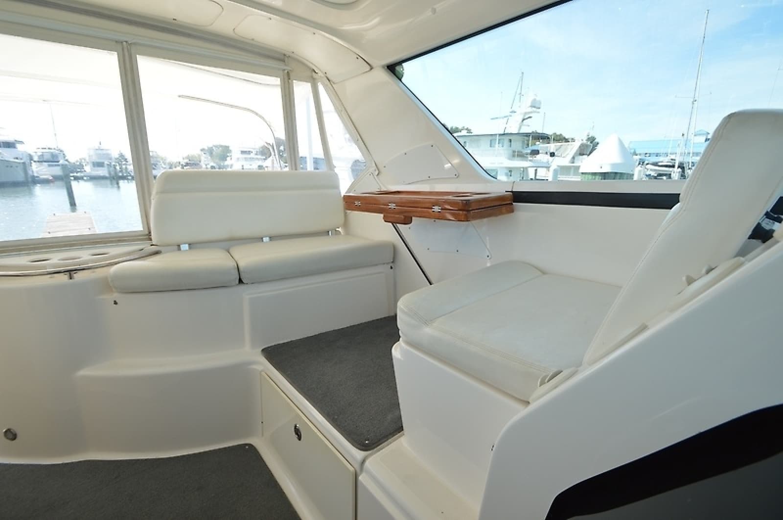 2004 Tiara Yachts 4400 Sovran - Photo 25