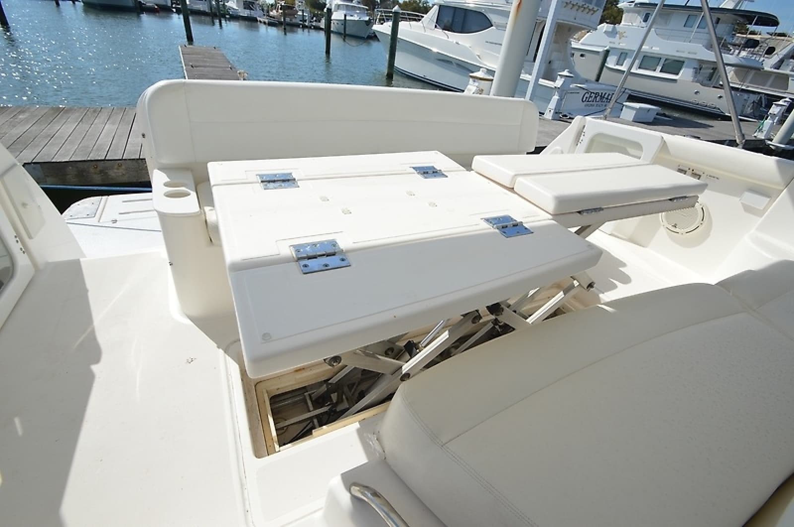 2004 Tiara Yachts 4400 Sovran - Photo 11