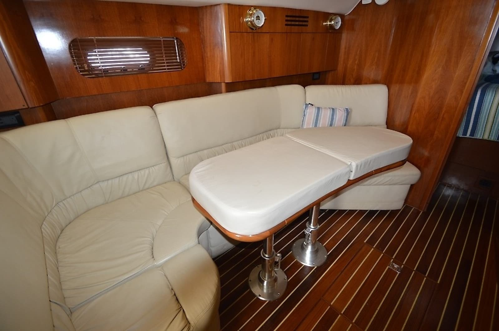 2004 Tiara Yachts 4400 Sovran - Photo 43