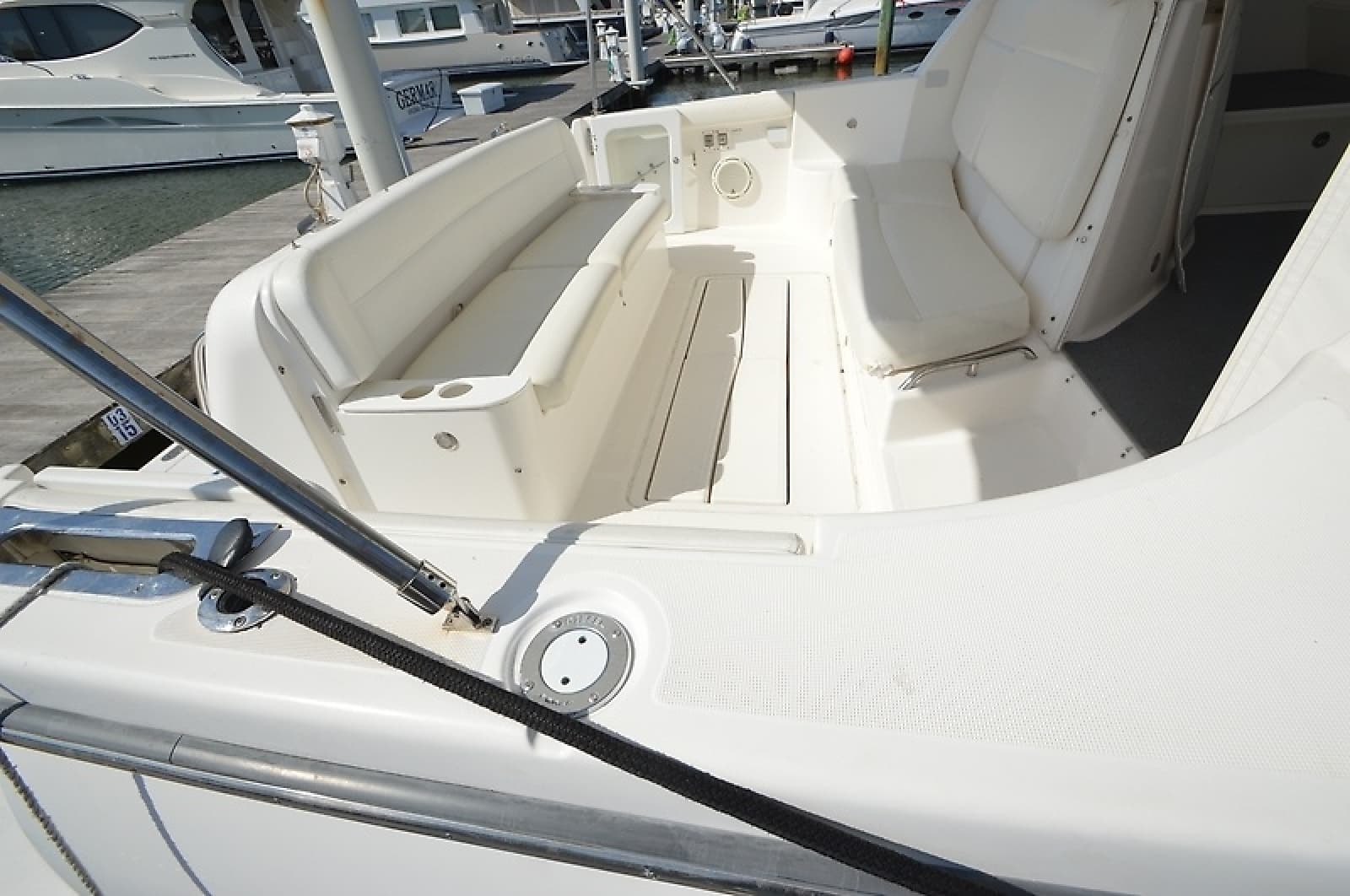 2004 Tiara Yachts 4400 Sovran - Photo 8