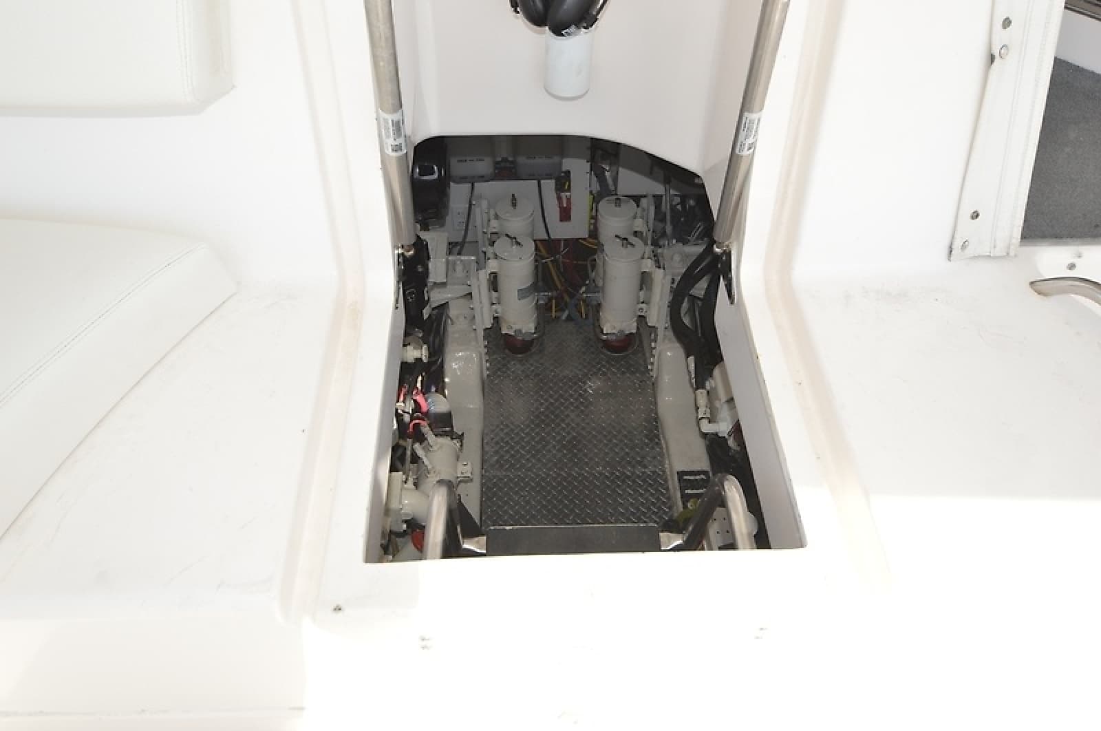 2004 Tiara Yachts 4400 Sovran - Photo 12