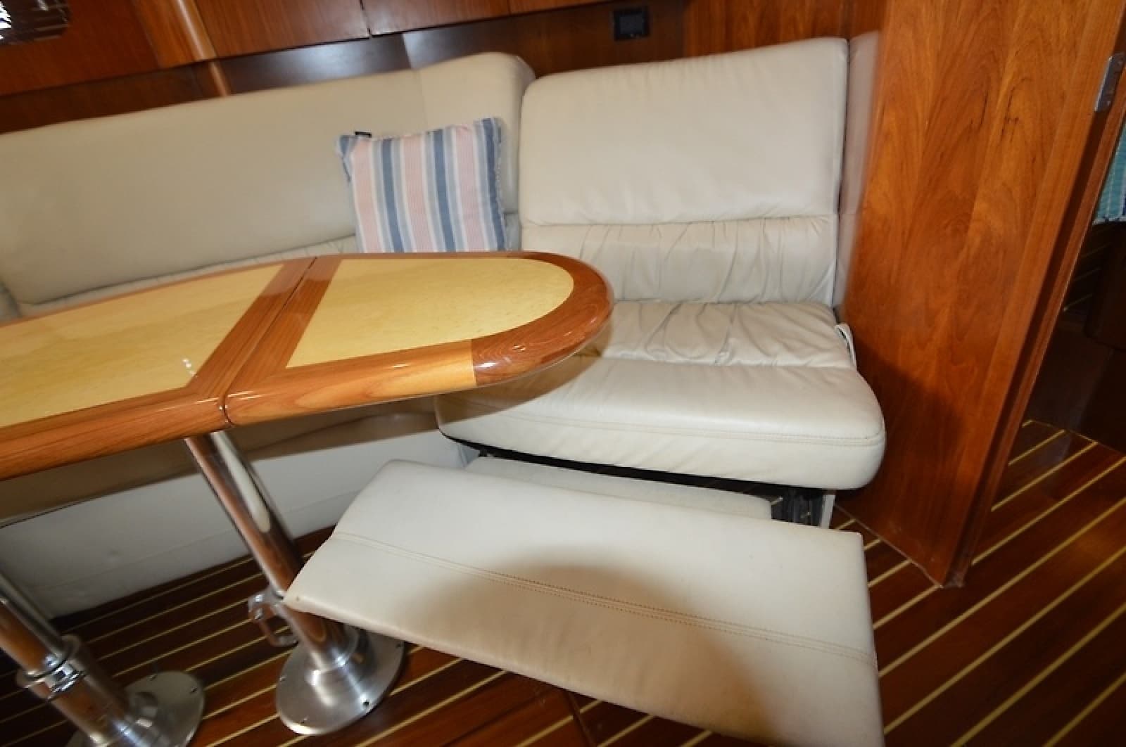 2004 Tiara Yachts 4400 Sovran - Photo 44