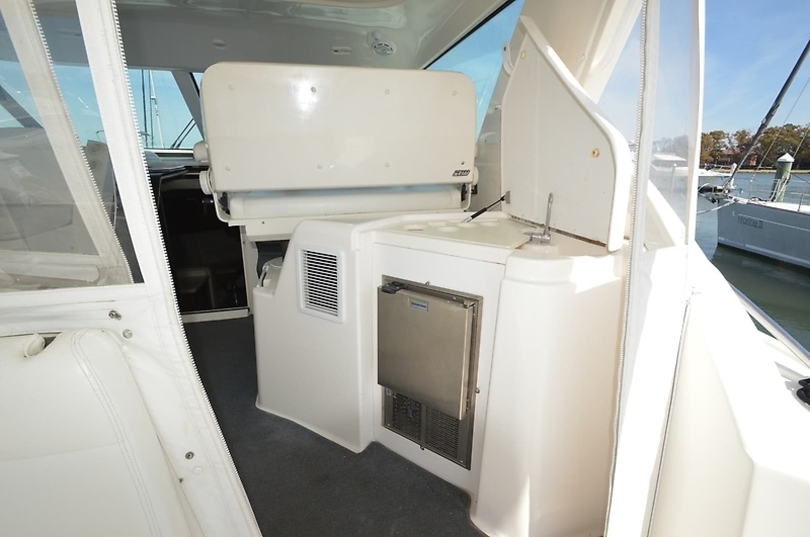 2004 Tiara Yachts 4400 Sovran - Photo 17