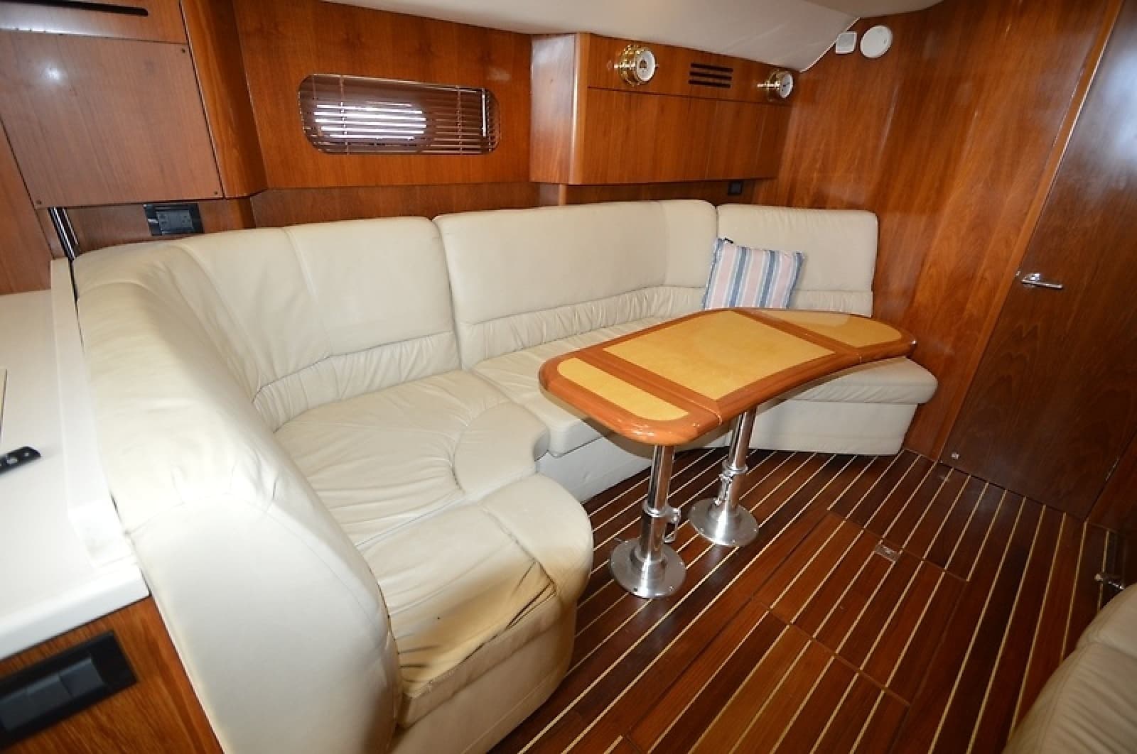 2004 Tiara Yachts 4400 Sovran - Photo 42